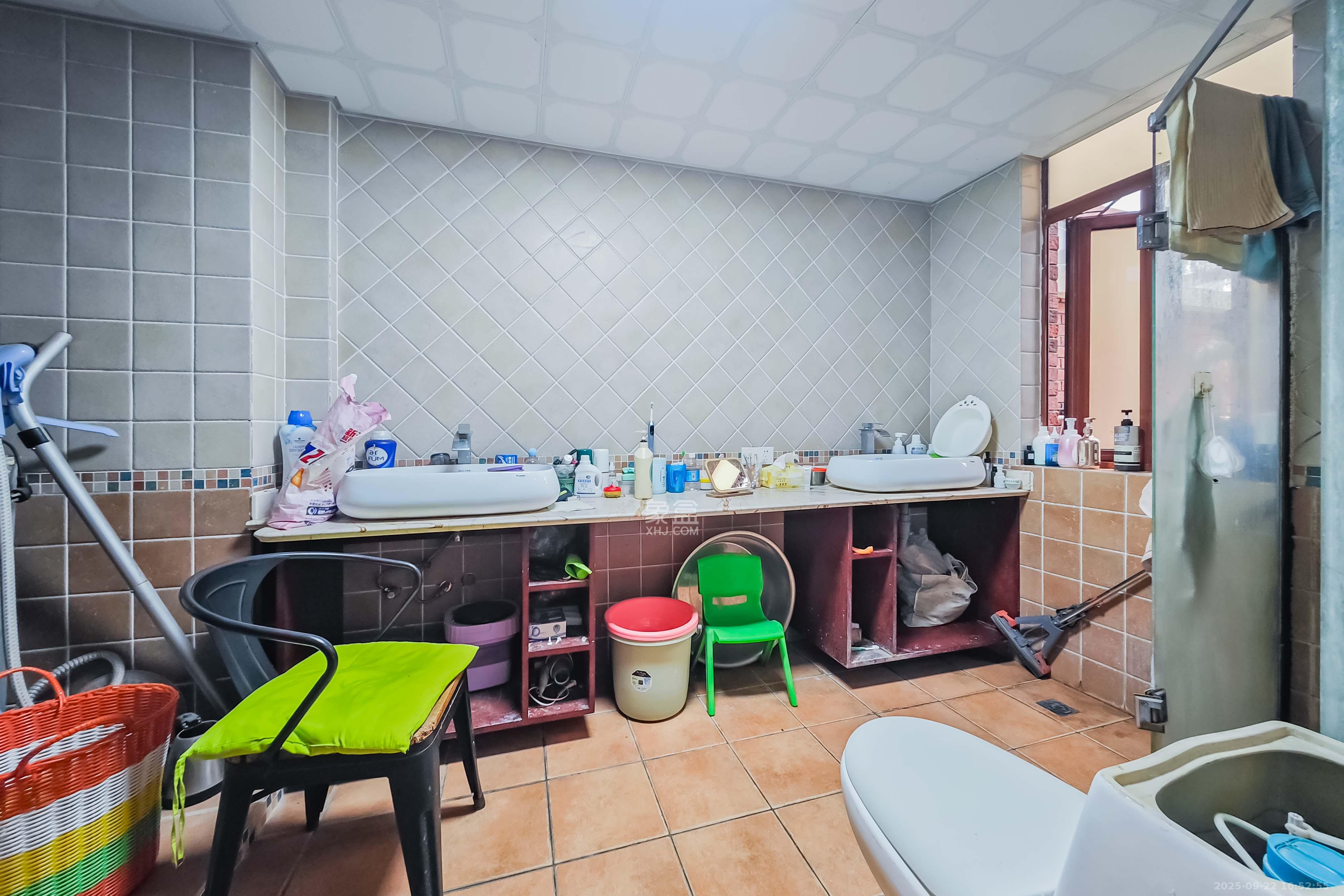 吉联小区(红墅湾) 6室2厅6卫 680.0万 吉联小区(红墅湾) 6室2厅6卫 680.0万其他