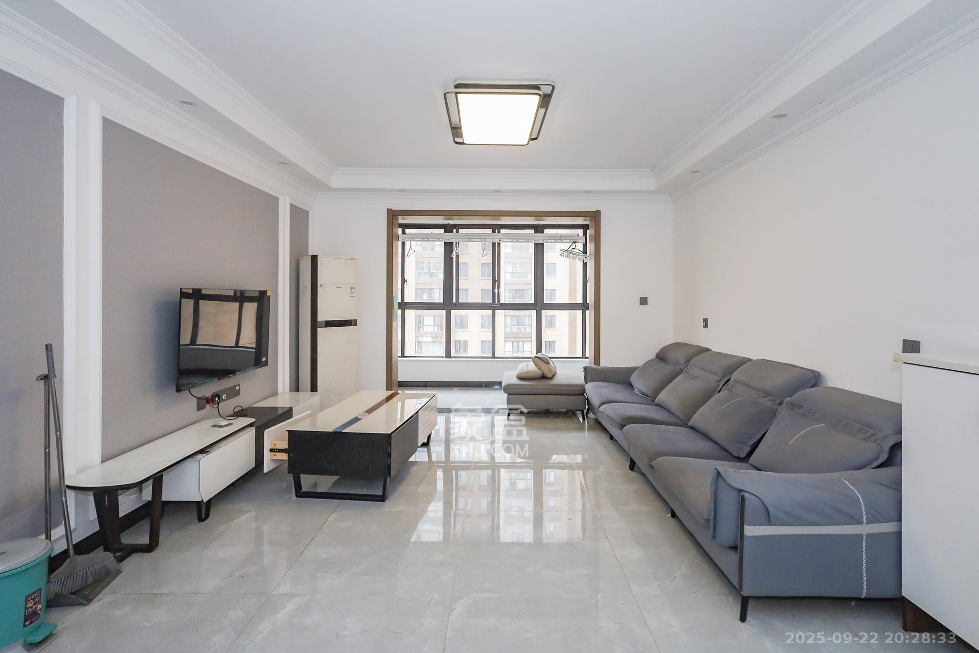 协信星澜汇 4室2厅2卫 172.0万 协信星澜汇 4室2厅2卫 172.0万客厅