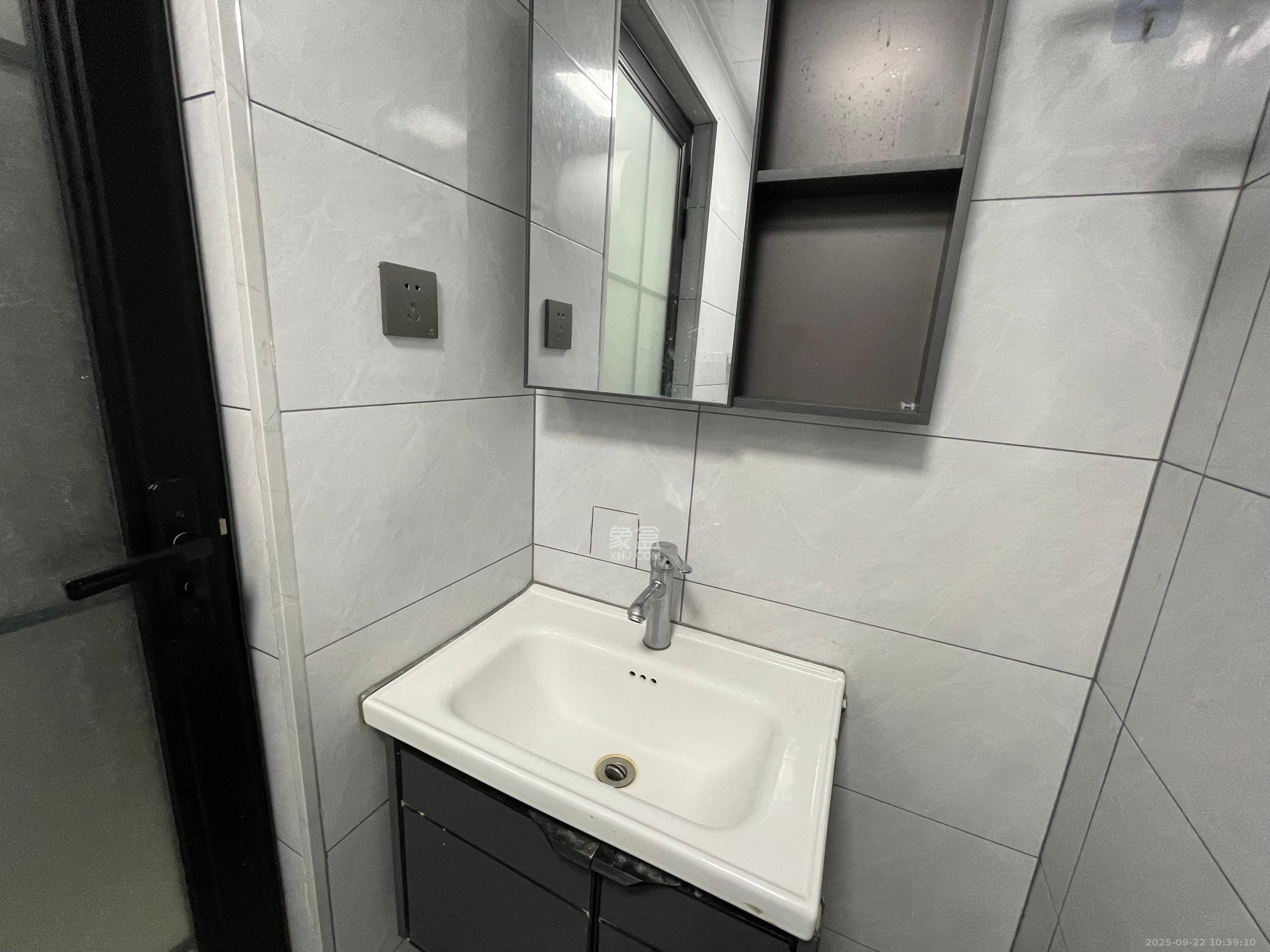 保利海德公园 1室1厅1卫 1700.0元/月 保利海德公园 1室1厅1卫 1700.0元/月室内图