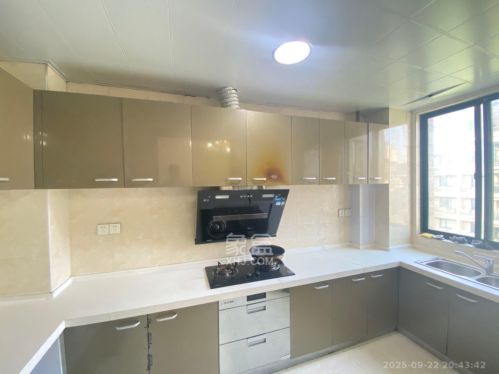 星城世家  4室2厅2卫    4200.0元/月室内图