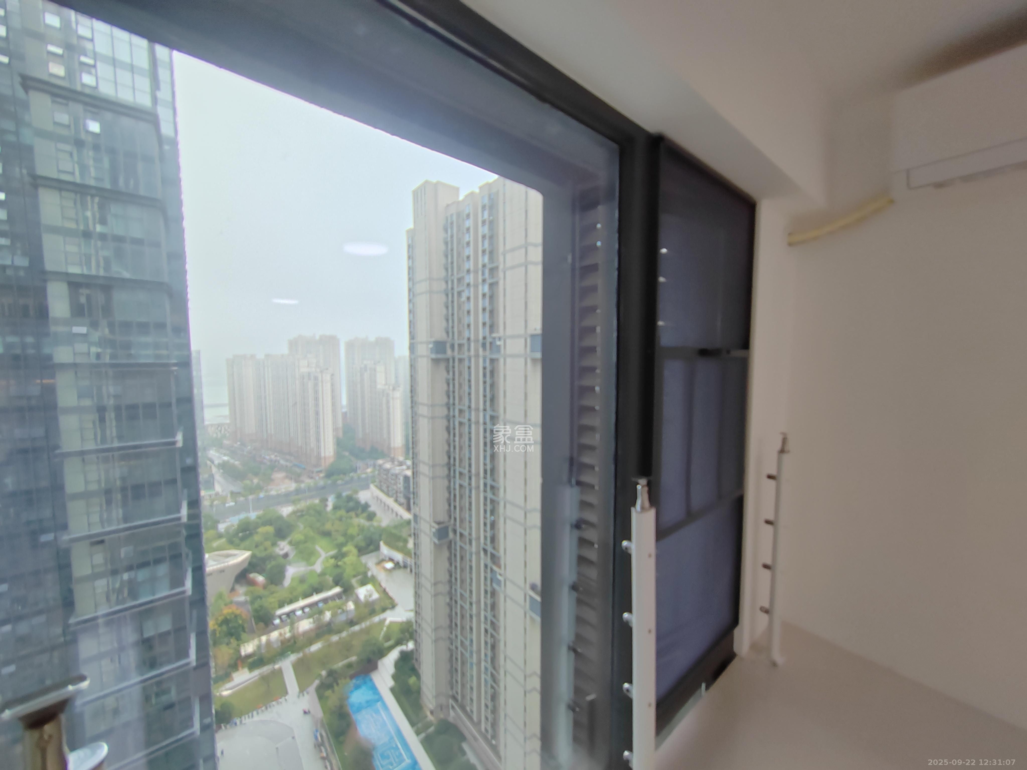 卓越中寰 1室0厅0卫 2400.0元/月 卓越中寰 1室0厅0卫 2400.0元/月室内图