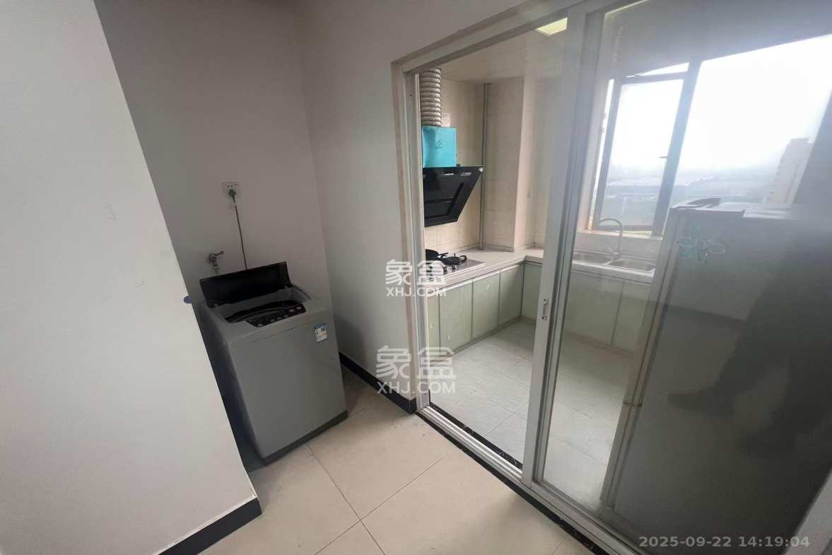 万里时代  2室1厅1卫    1300.0元/月 万里时代  2室1厅1卫    1300.0元/月室内图