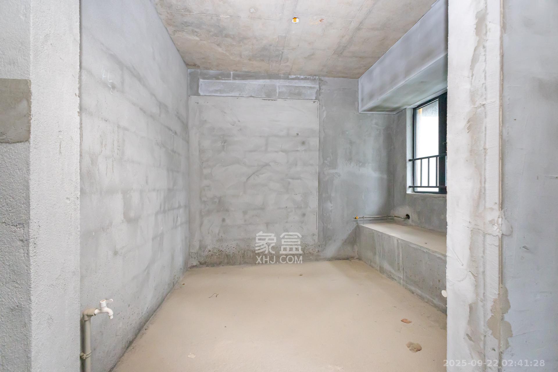 越秀湘江星汇城二期 5室2厅3卫 138.0万 越秀湘江星汇城二期 5室2厅3卫 138.0万厨房