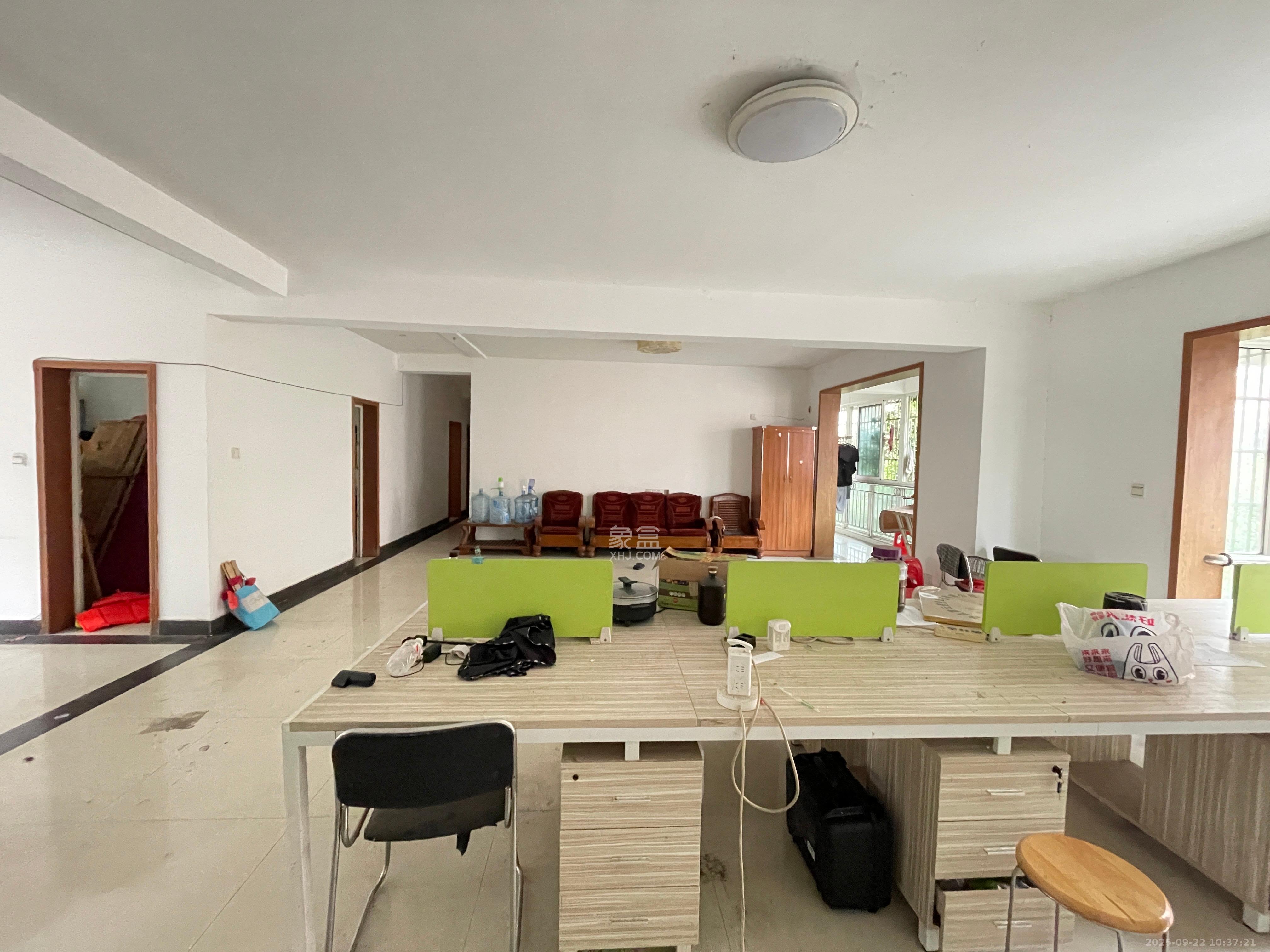 金鹰机电大市场 4室2厅2卫 2200.0元/月 金鹰机电大市场 4室2厅2卫 2200.0元/月室内图