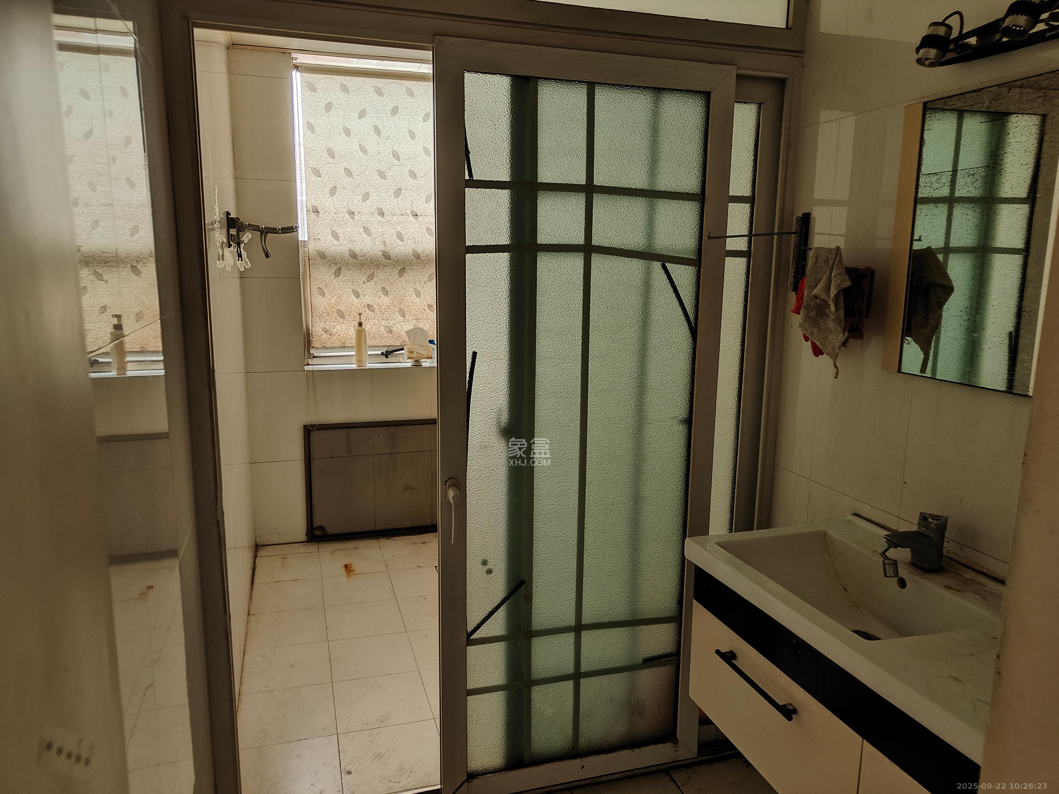 芙蓉公寓 3室2厅2卫 1800.0元/月 芙蓉公寓 3室2厅2卫 1800.0元/月室内图