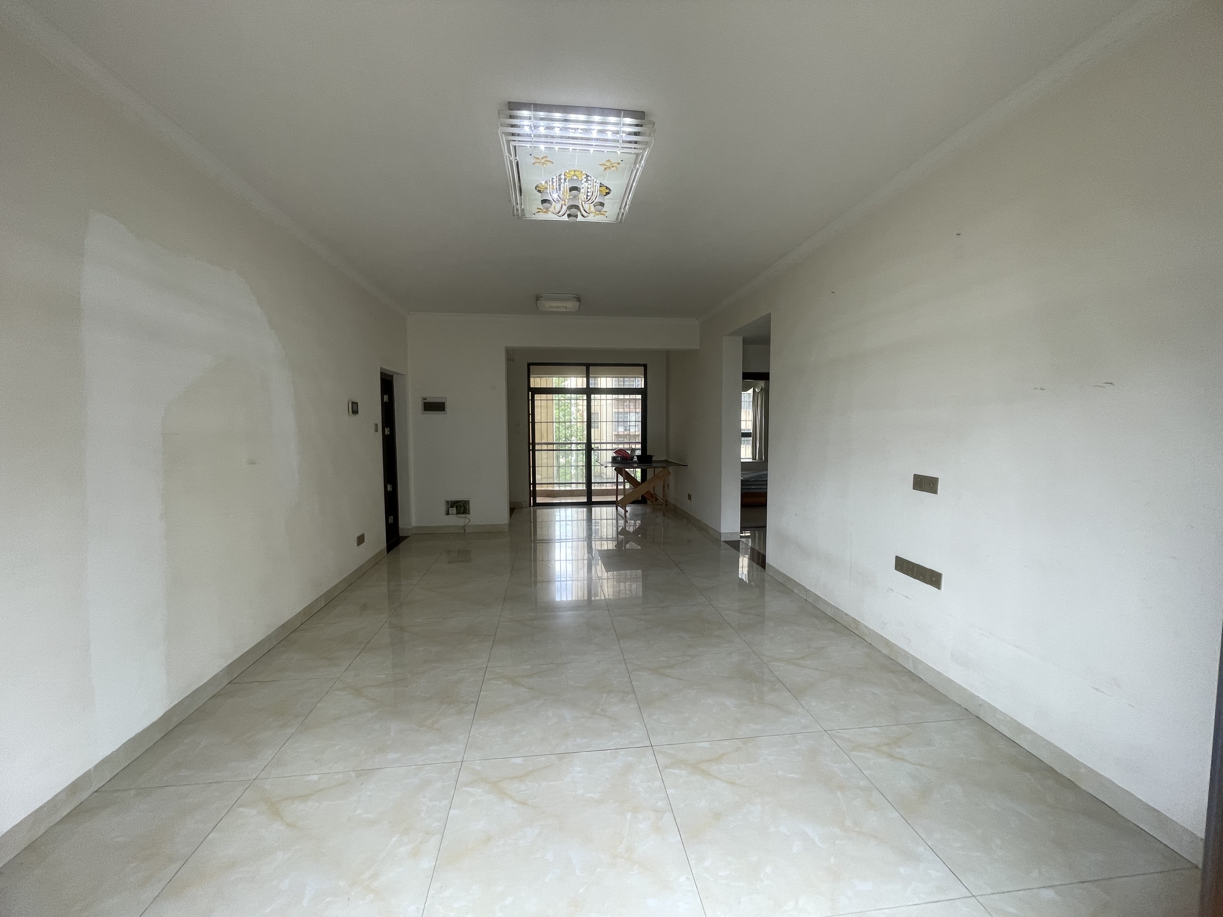 南国中心(琼山区椰航路) 2室2厅1卫 2000.0元/月 南国中心(琼山区椰航路) 2室2厅1卫 2000.0元/月室内图