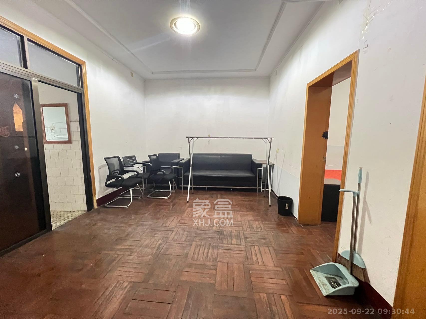 老建行宿舍(黄泥坑附218号) 2室1厅1卫 1400.0元/月 老建行宿舍(黄泥坑附218号) 2室1厅1卫 1400.0元/月室内图