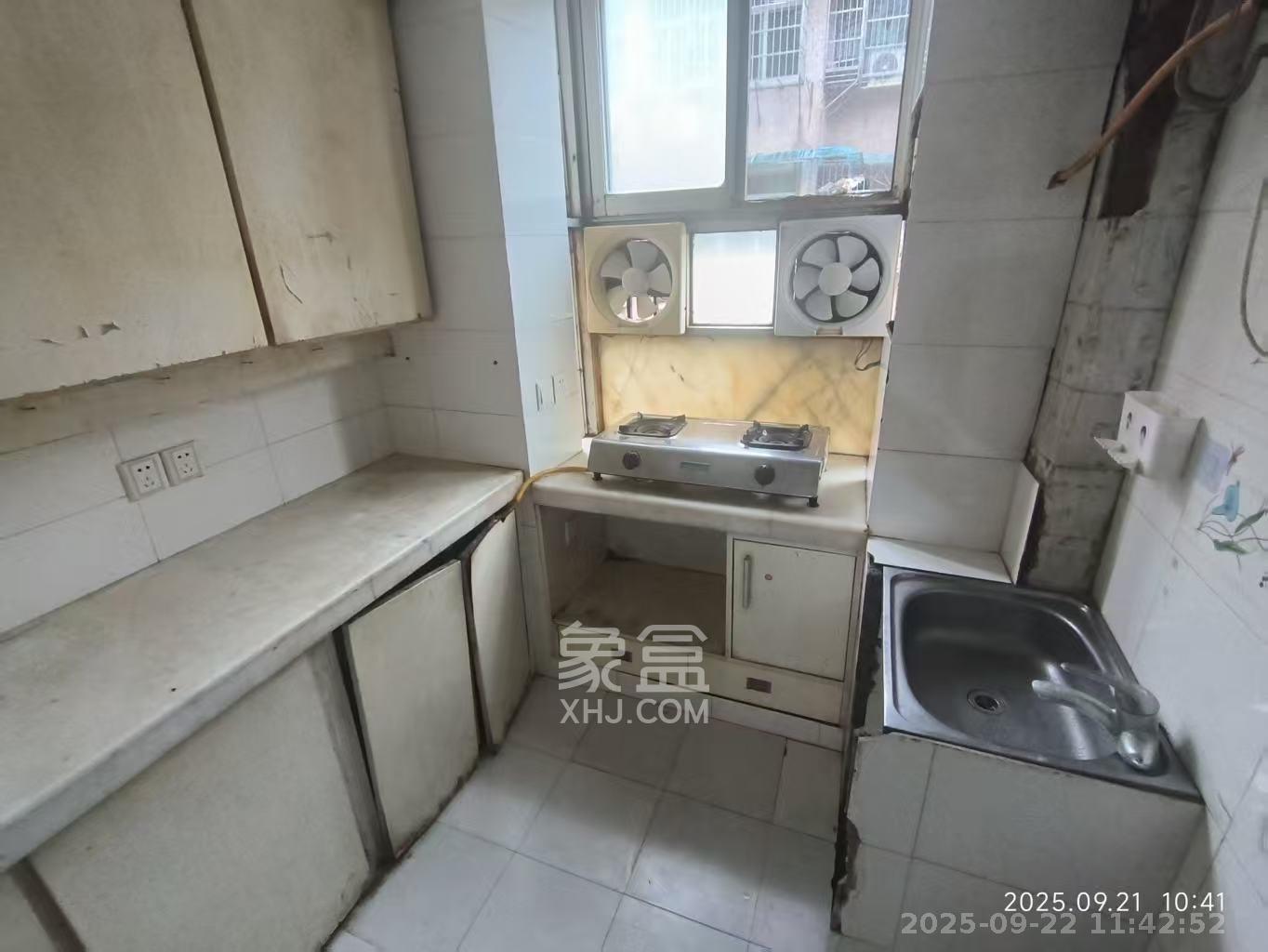 厚生里 3室2厅1卫 1800.0元/月 厚生里 3室2厅1卫 1800.0元/月室内图