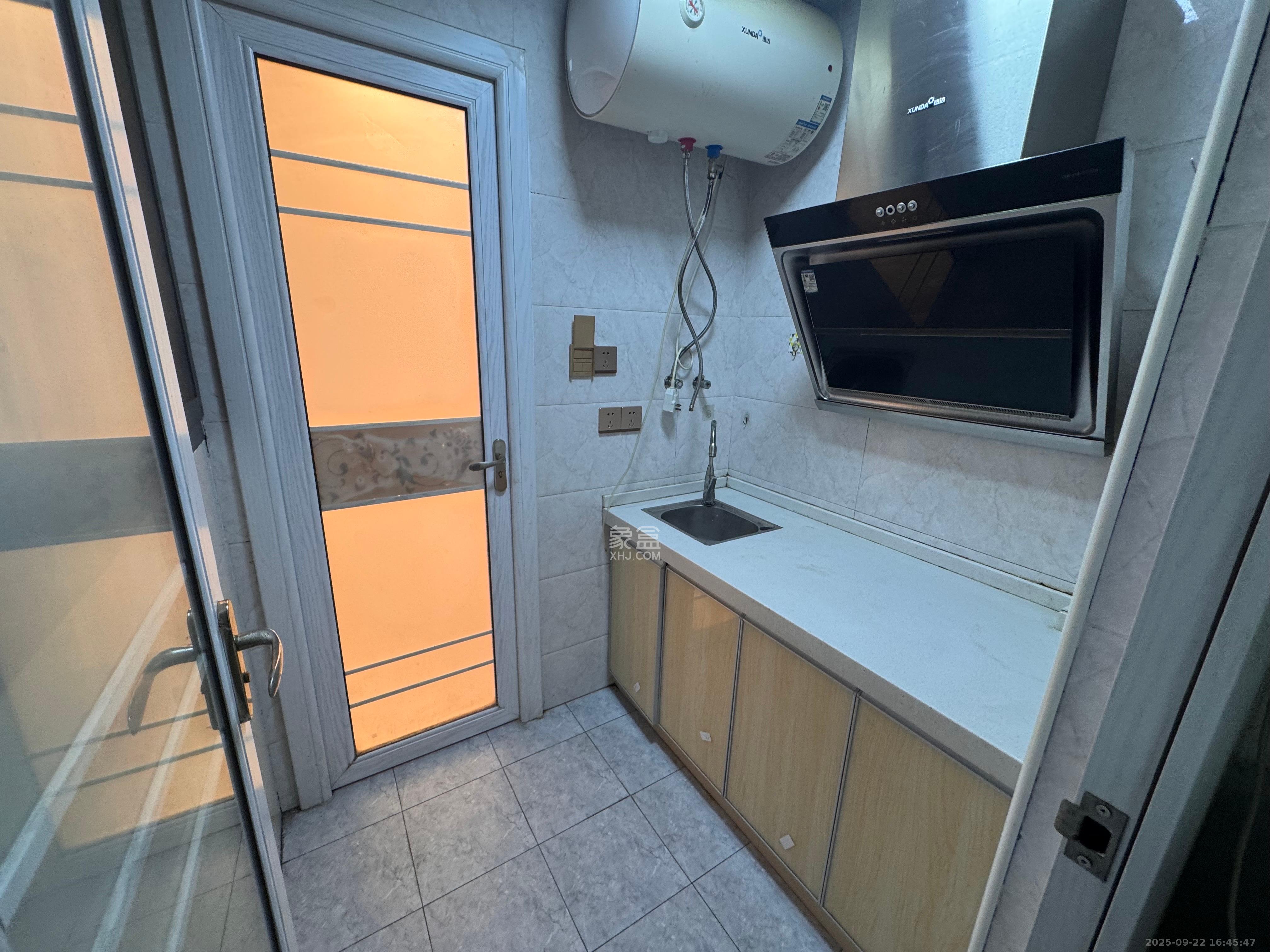 嘉顺苑  1室0厅1卫    1100.0元/月 嘉顺苑  1室0厅1卫    1100.0元/月室内图