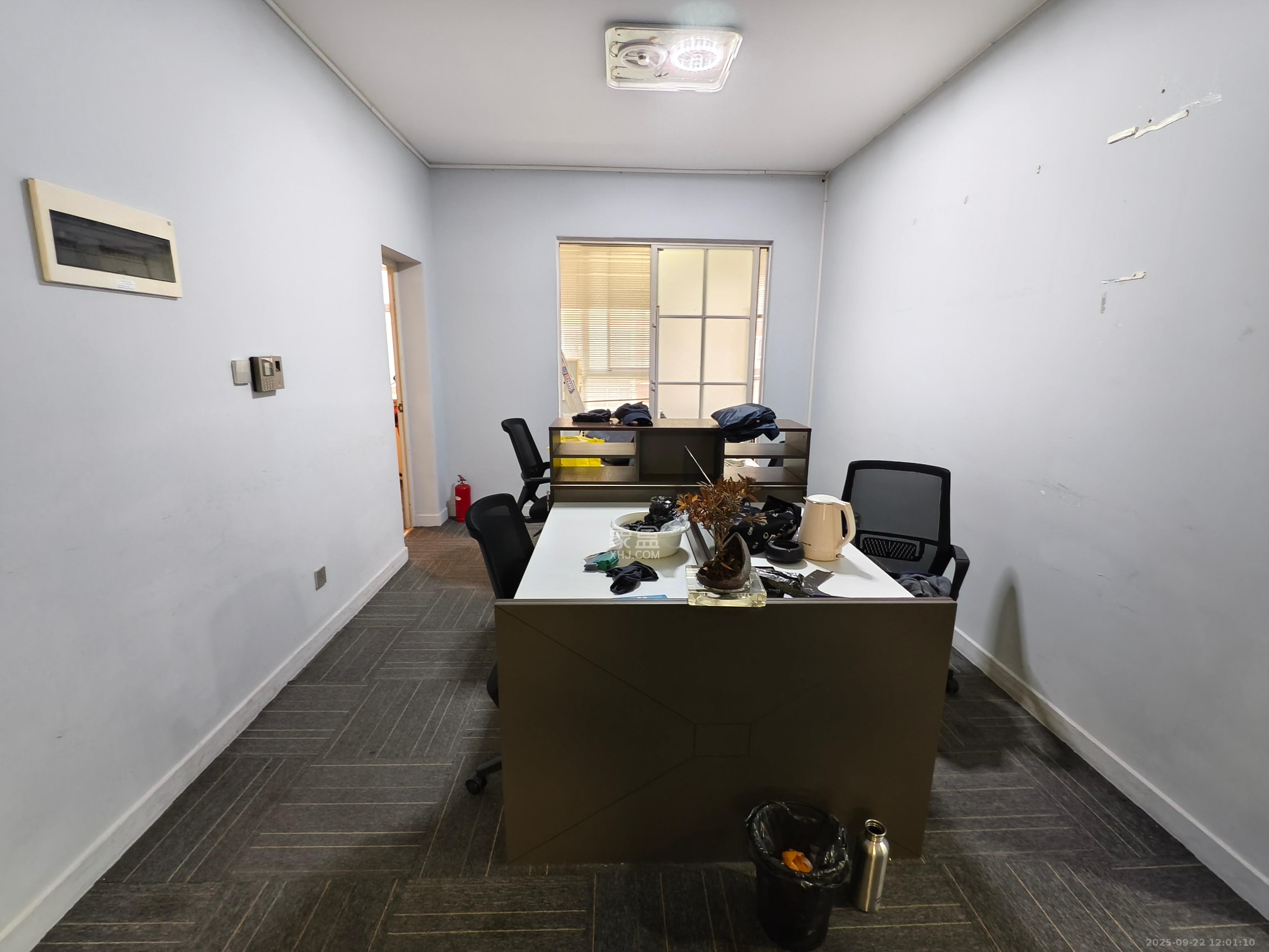 湘林家园(湘林小区电梯房) 4室2厅2卫 4200.0元/月 湘林家园(湘林小区电梯房) 4室2厅2卫 4200.0元/月室内图