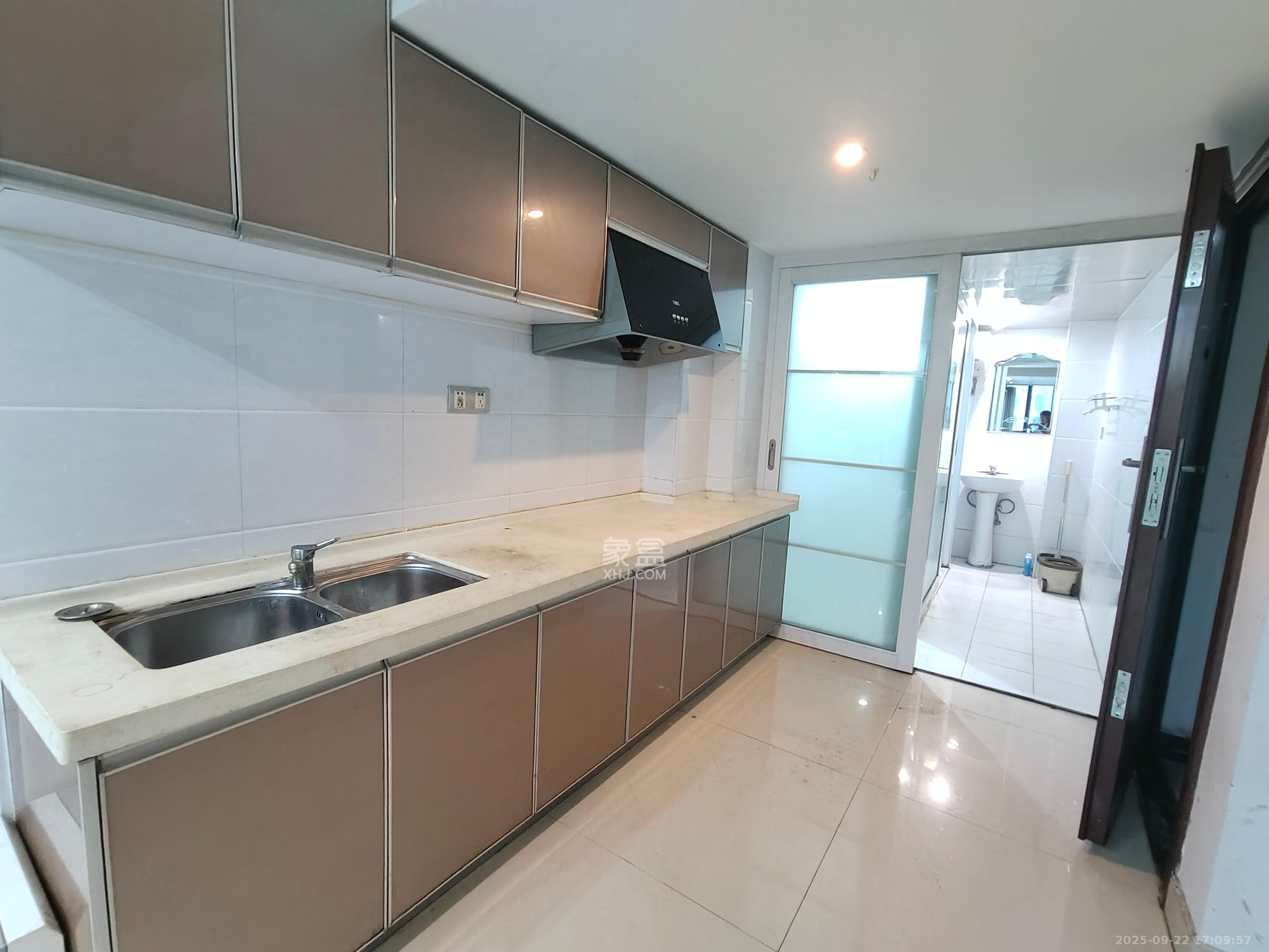 融圣国际 2室1厅1卫 1900.0元/月 融圣国际 2室1厅1卫 1900.0元/月室内图