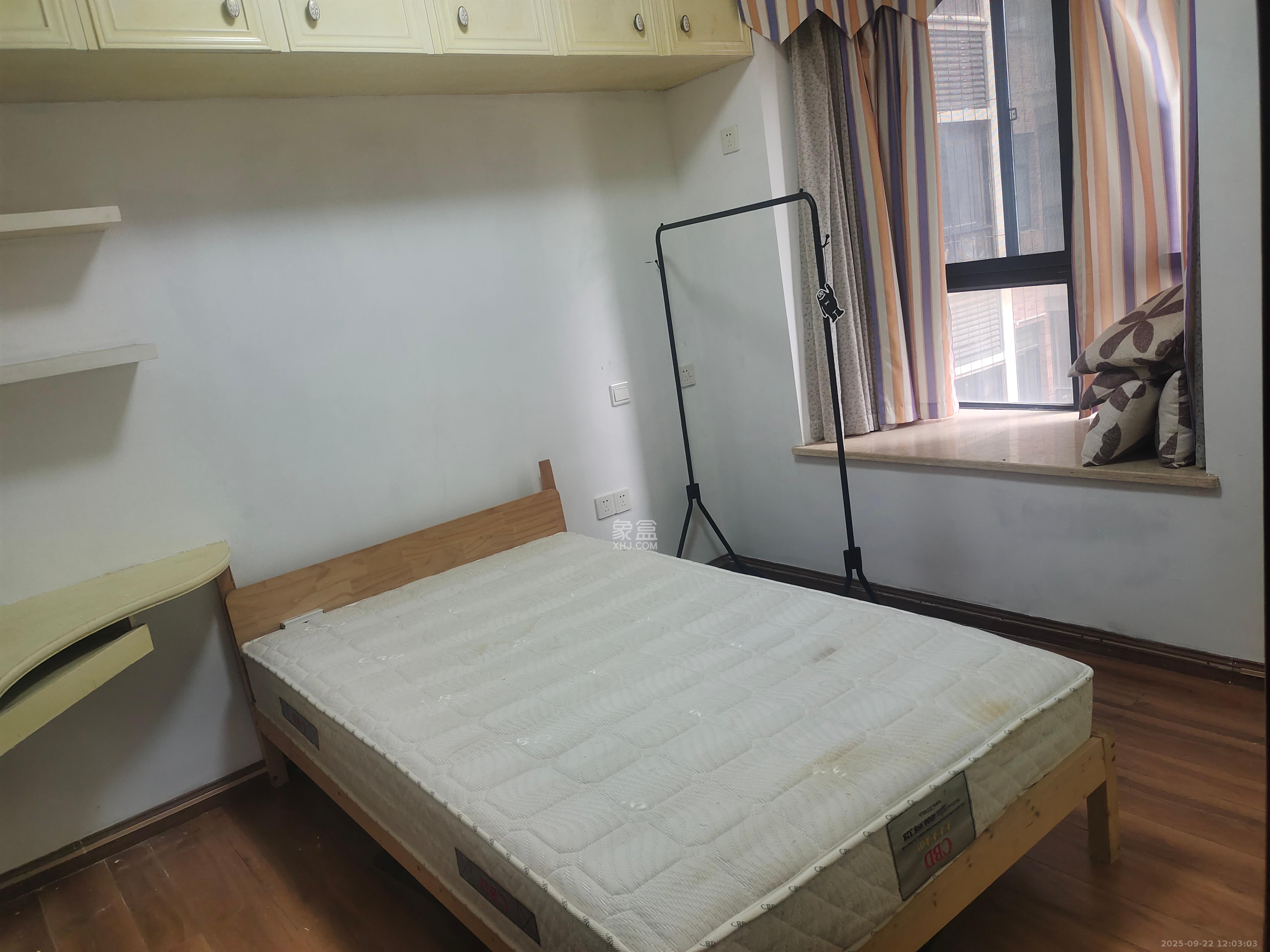 海拔东方  3室2厅1卫    2150.0元/月室内图