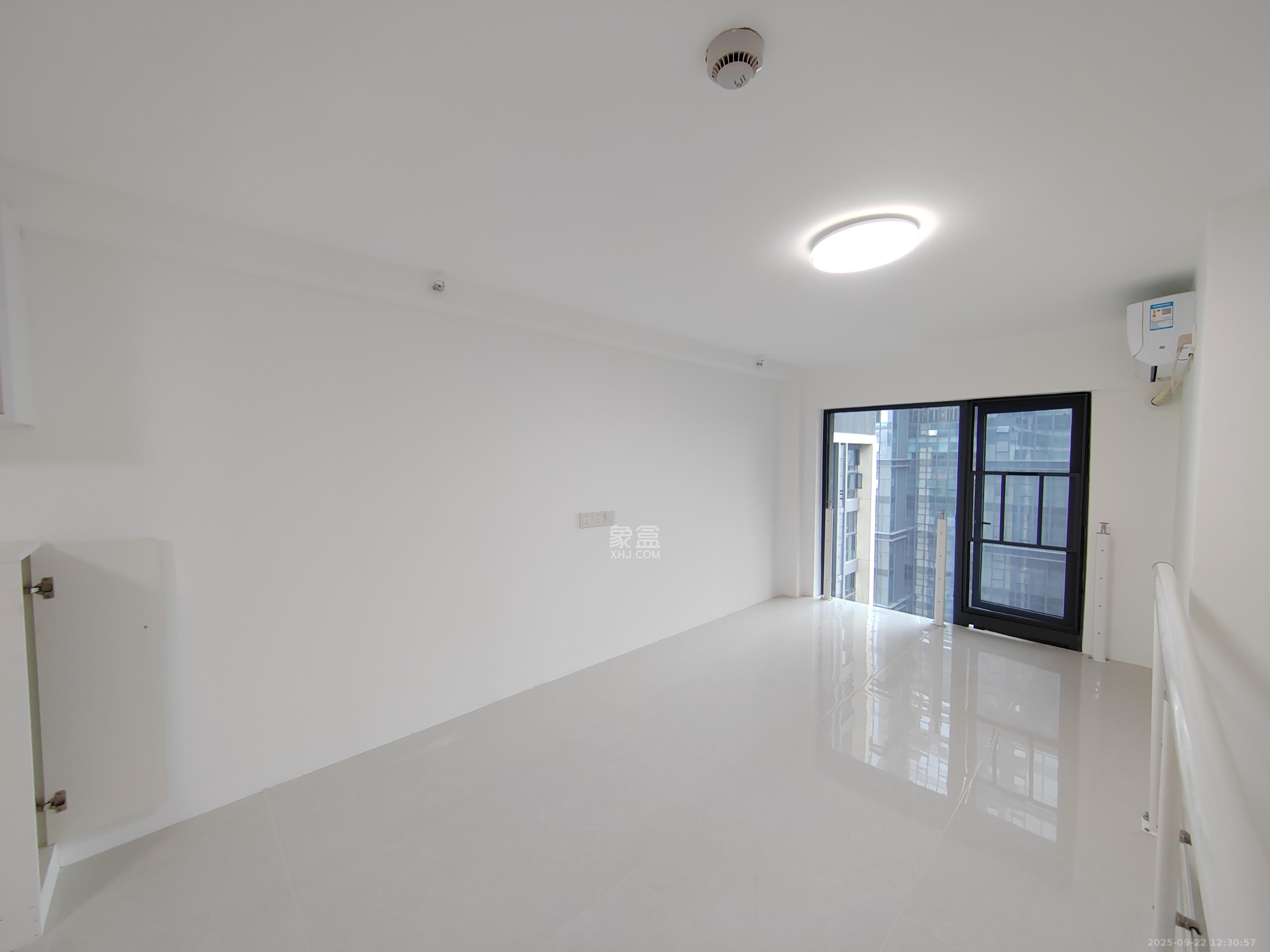 卓越中寰 1室0厅0卫 2400.0元/月 卓越中寰 1室0厅0卫 2400.0元/月室内图