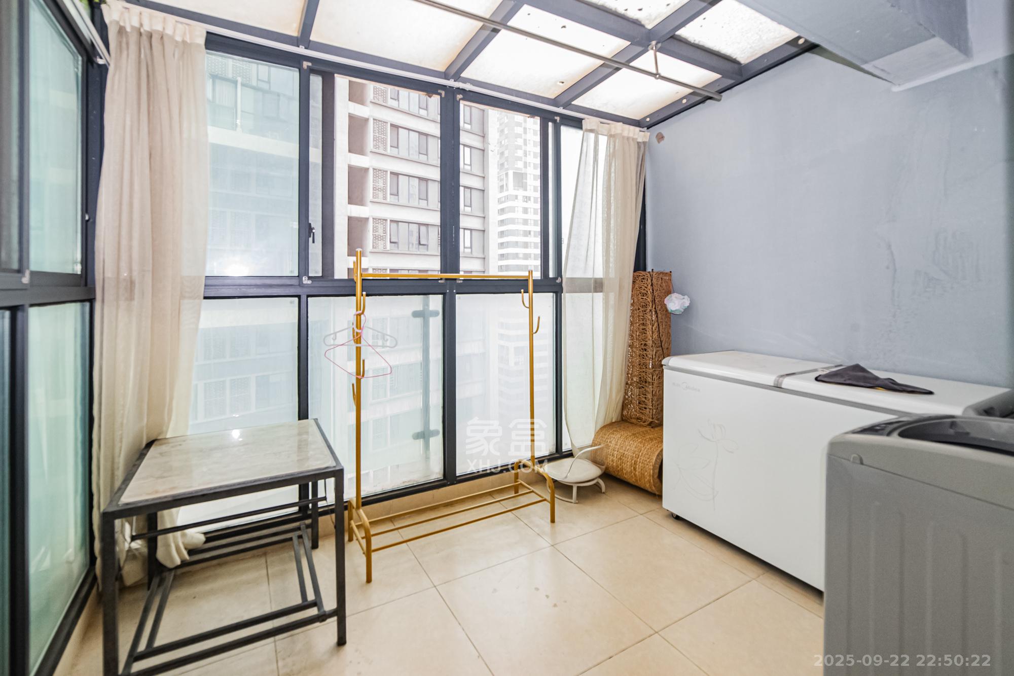 北辰三角洲E3区  1室1厅1卫    52.0万 北辰三角洲E3区  1室1厅1卫    52.0万阳台