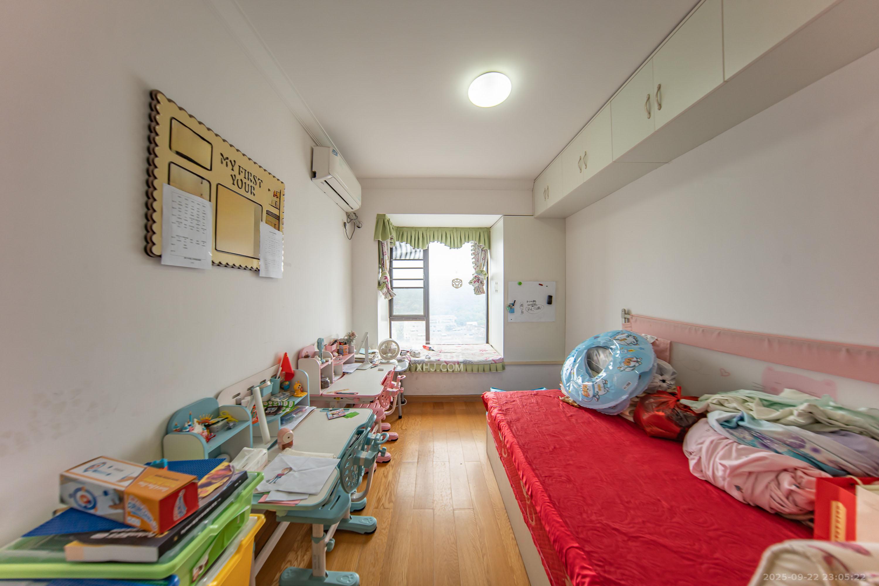 中海国际四期  3室2厅2卫    81.8万 中海国际四期  3室2厅2卫    81.8万卧室