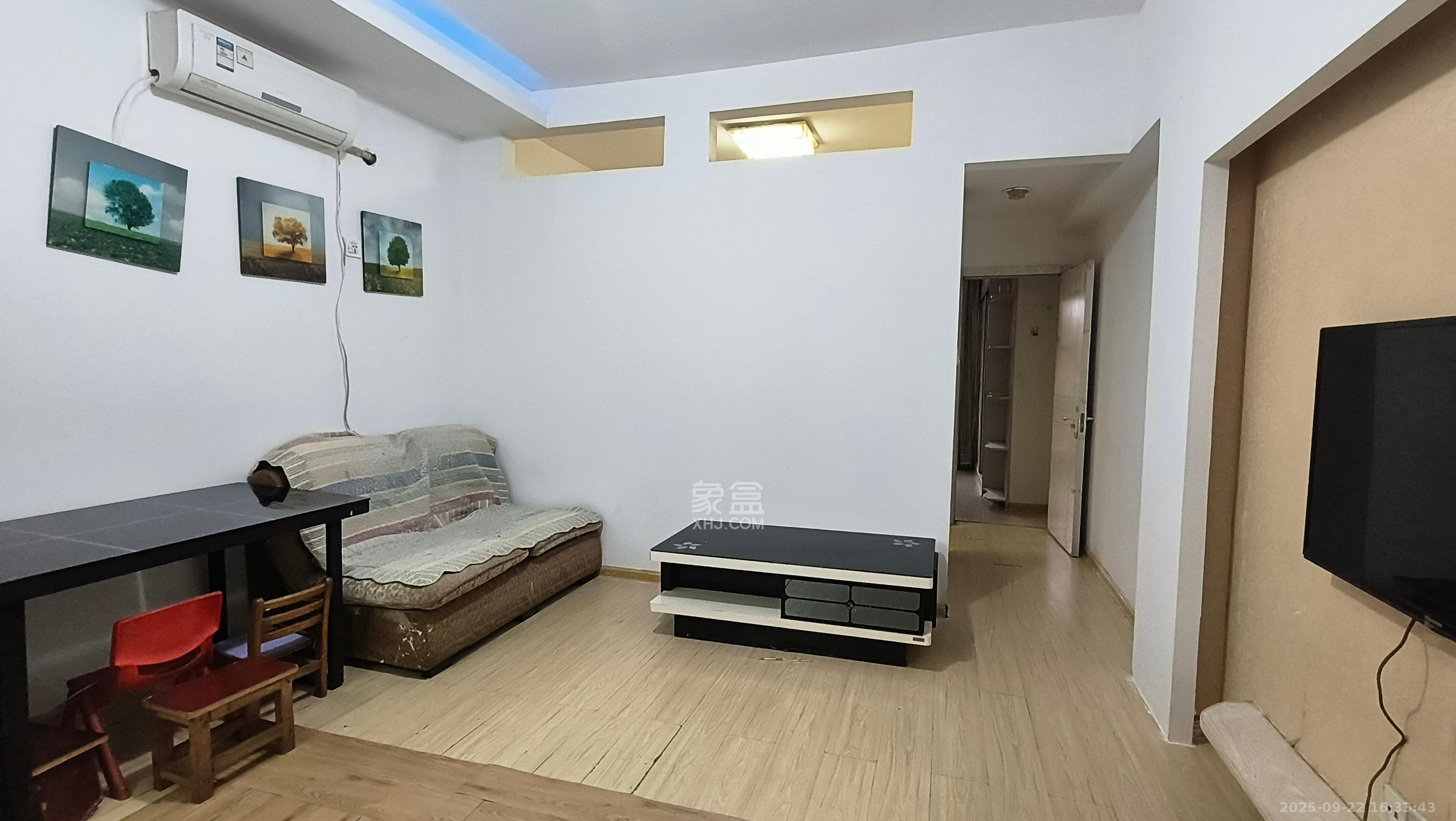 长房UP年代  1室1厅1卫    1400.0元/月 长房UP年代  1室1厅1卫    1400.0元/月