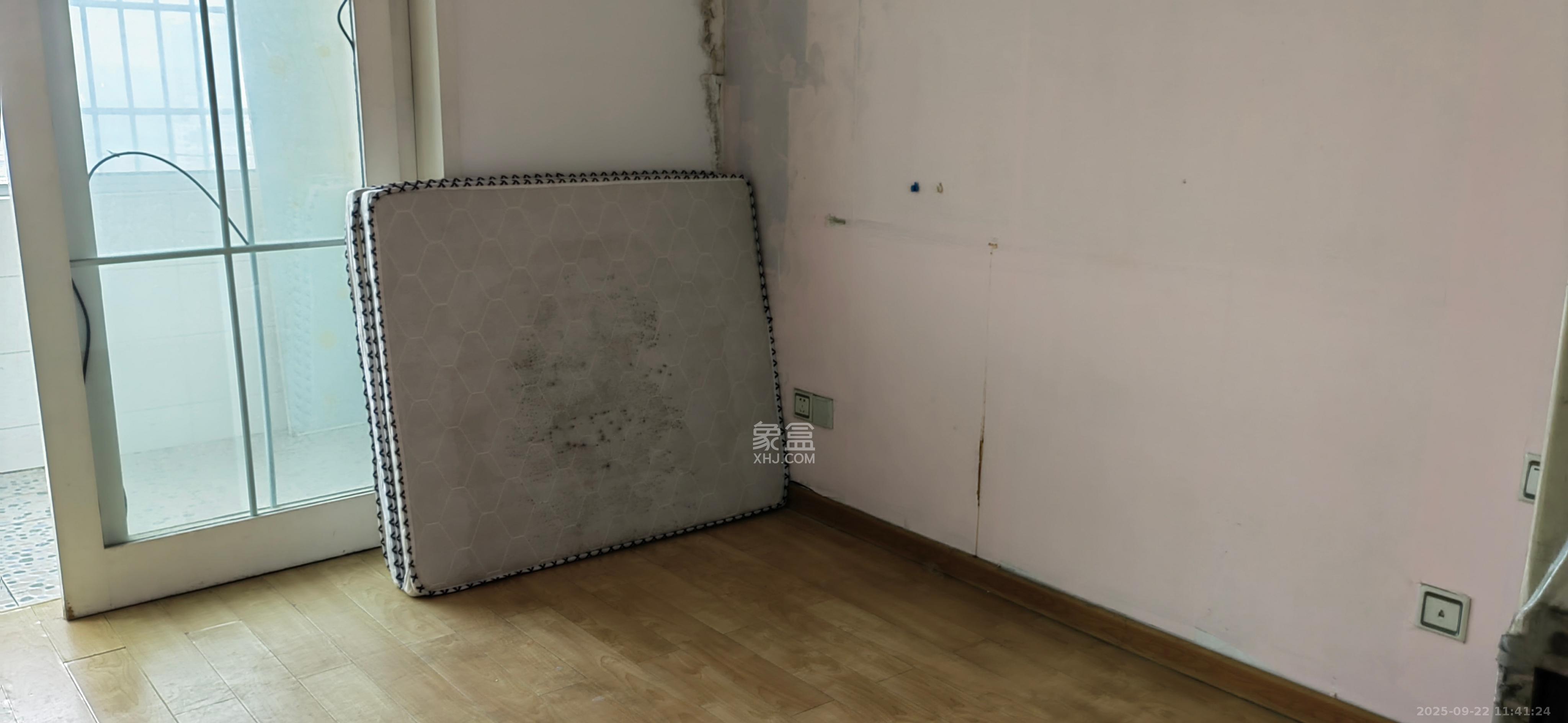 雄踞都市东家 2室1厅1卫 1800.0元/月 雄踞都市东家 2室1厅1卫 1800.0元/月室内图