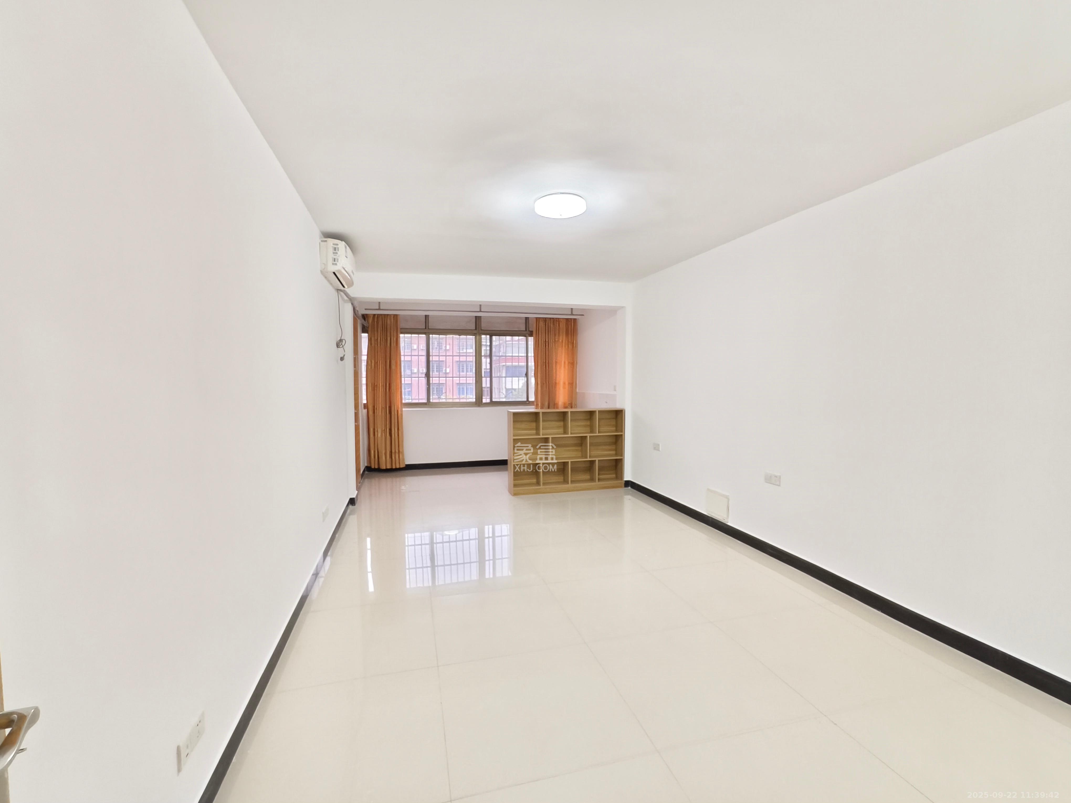 麓谷沐春园 3室2厅1卫 2280.0元/月 麓谷沐春园 3室2厅1卫 2280.0元/月室内图