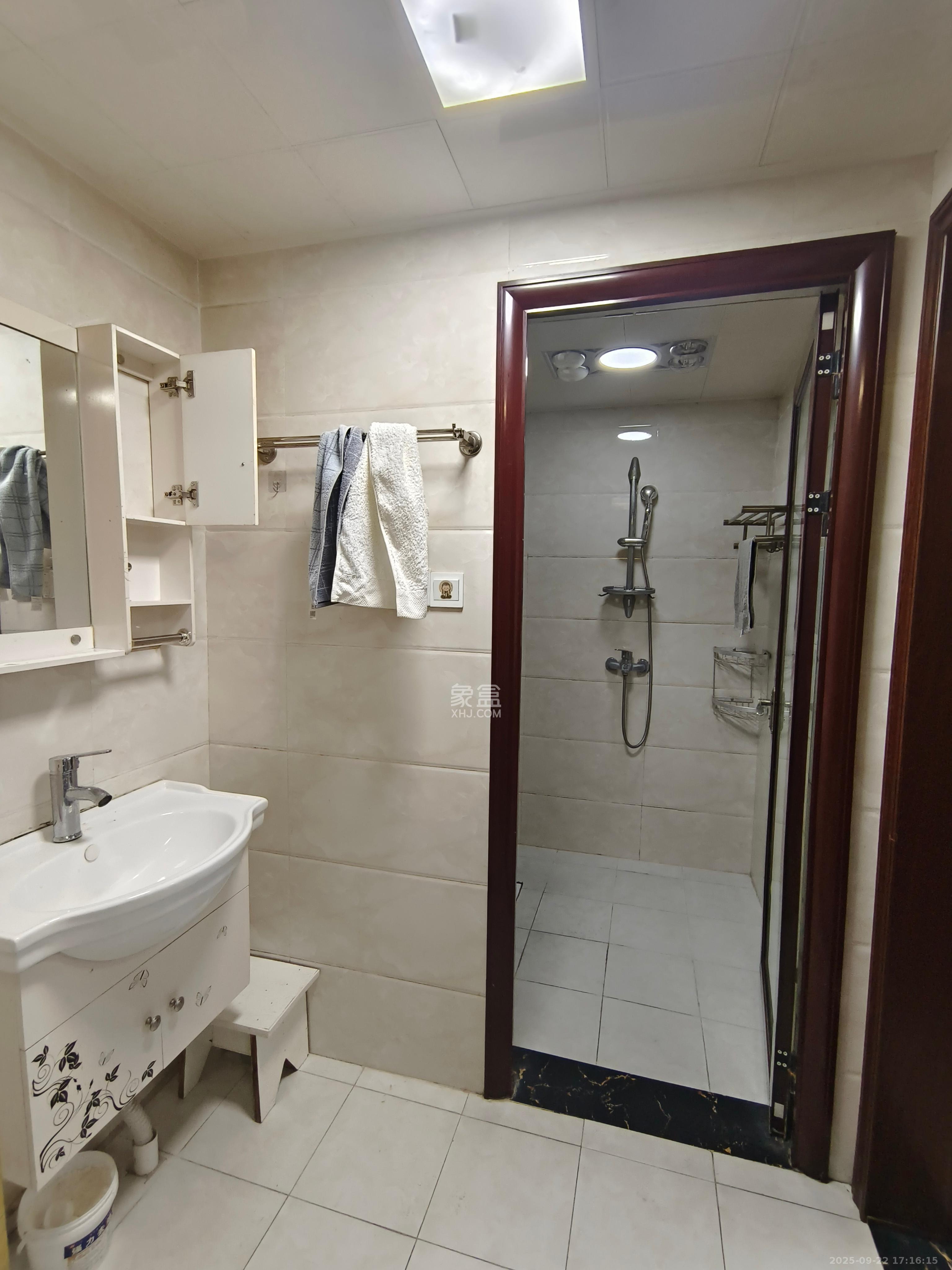 叠彩兰亭  3室2厅1卫    2200.0元/月室内图