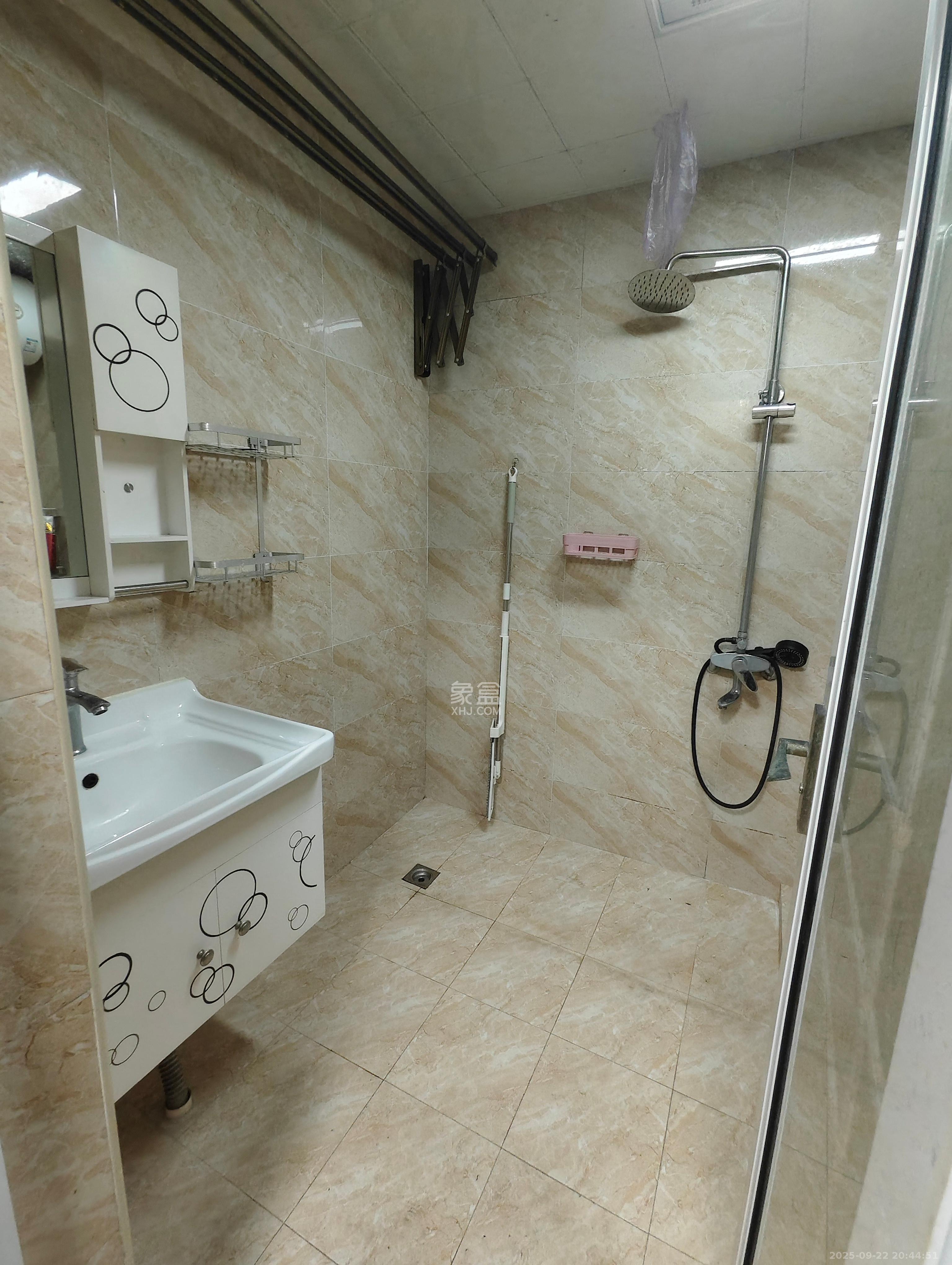 长房天翼未来城  1室1厅1卫    1400.0元/月室内图