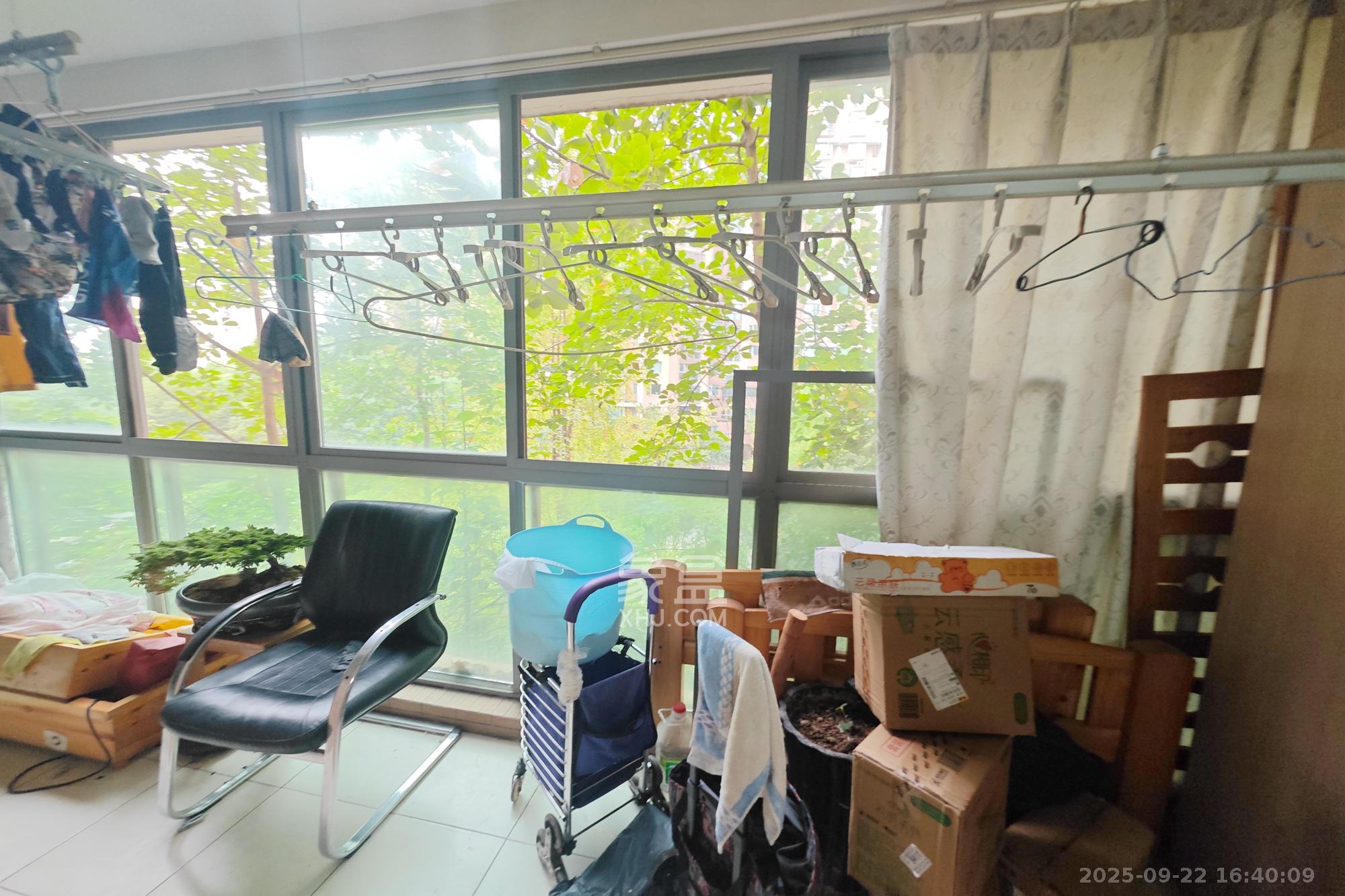 新城新世界一二三期 4室2厅2卫 135.0万 新城新世界一二三期 4室2厅2卫 135.0万阳台