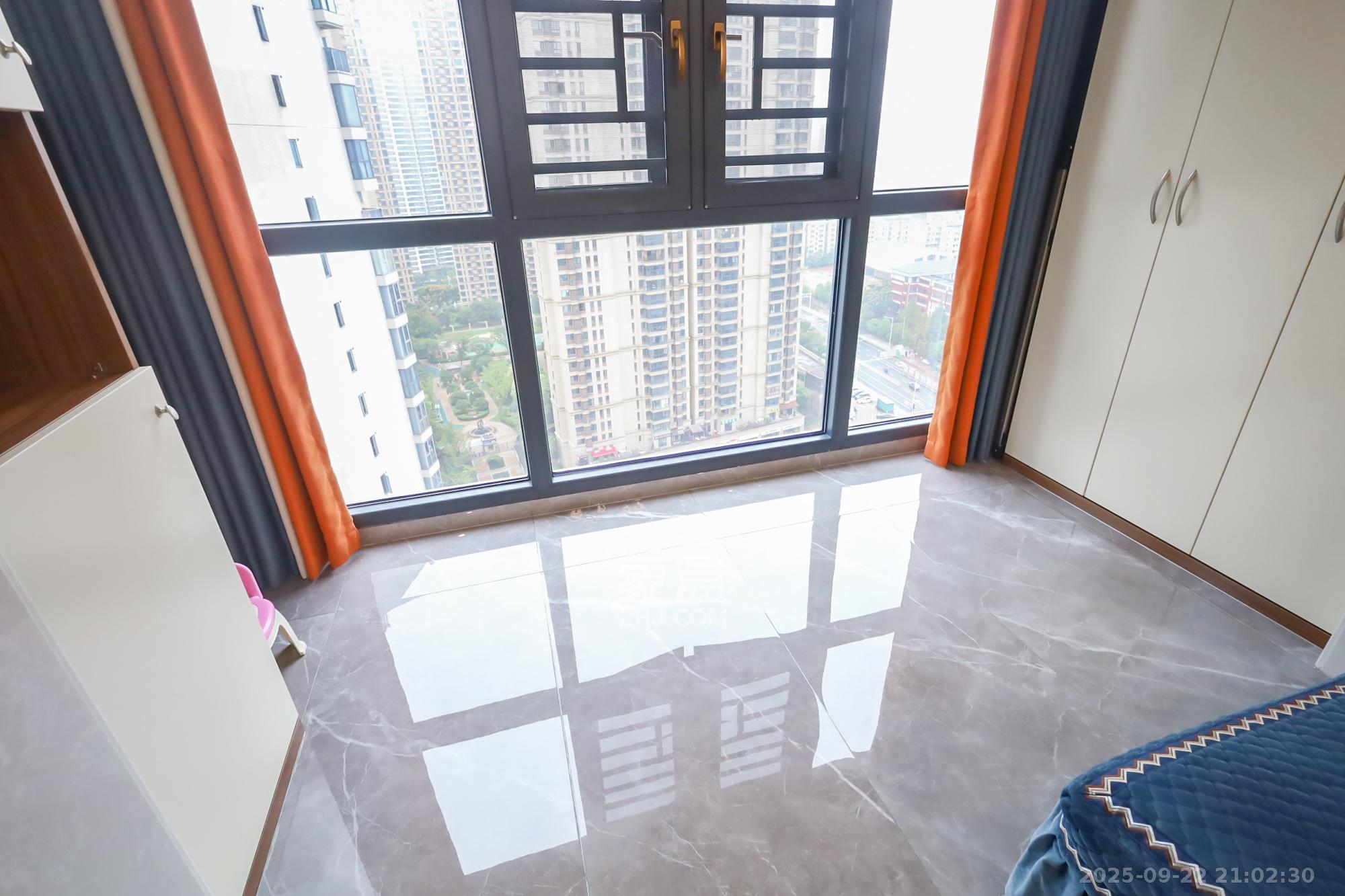 保利天禧D区 3室2厅2卫 196.0万 保利天禧D区 3室2厅2卫 196.0万阳台