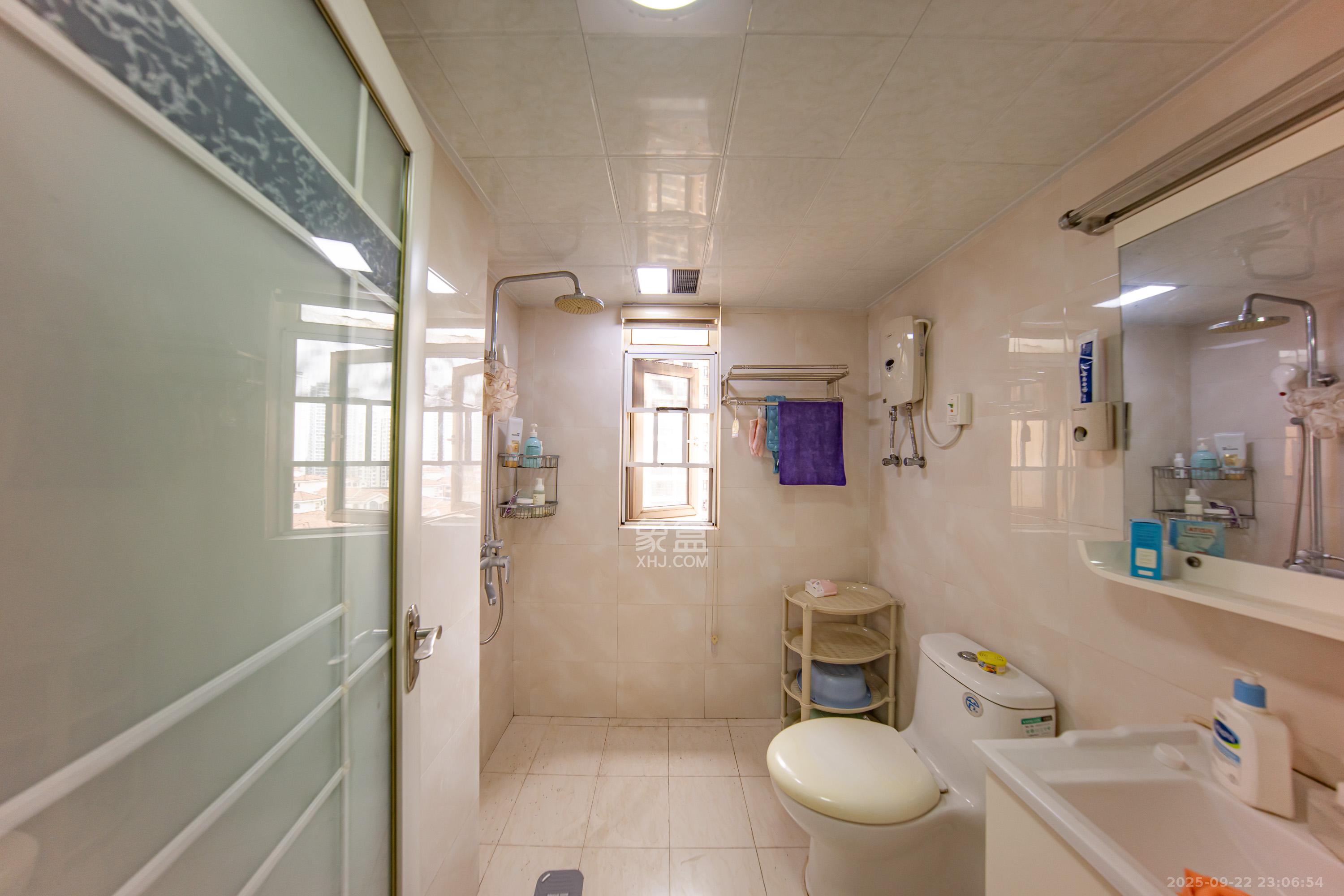 米兰春天 4室2厅2卫 85.0万 米兰春天 4室2厅2卫 85.0万卫生间