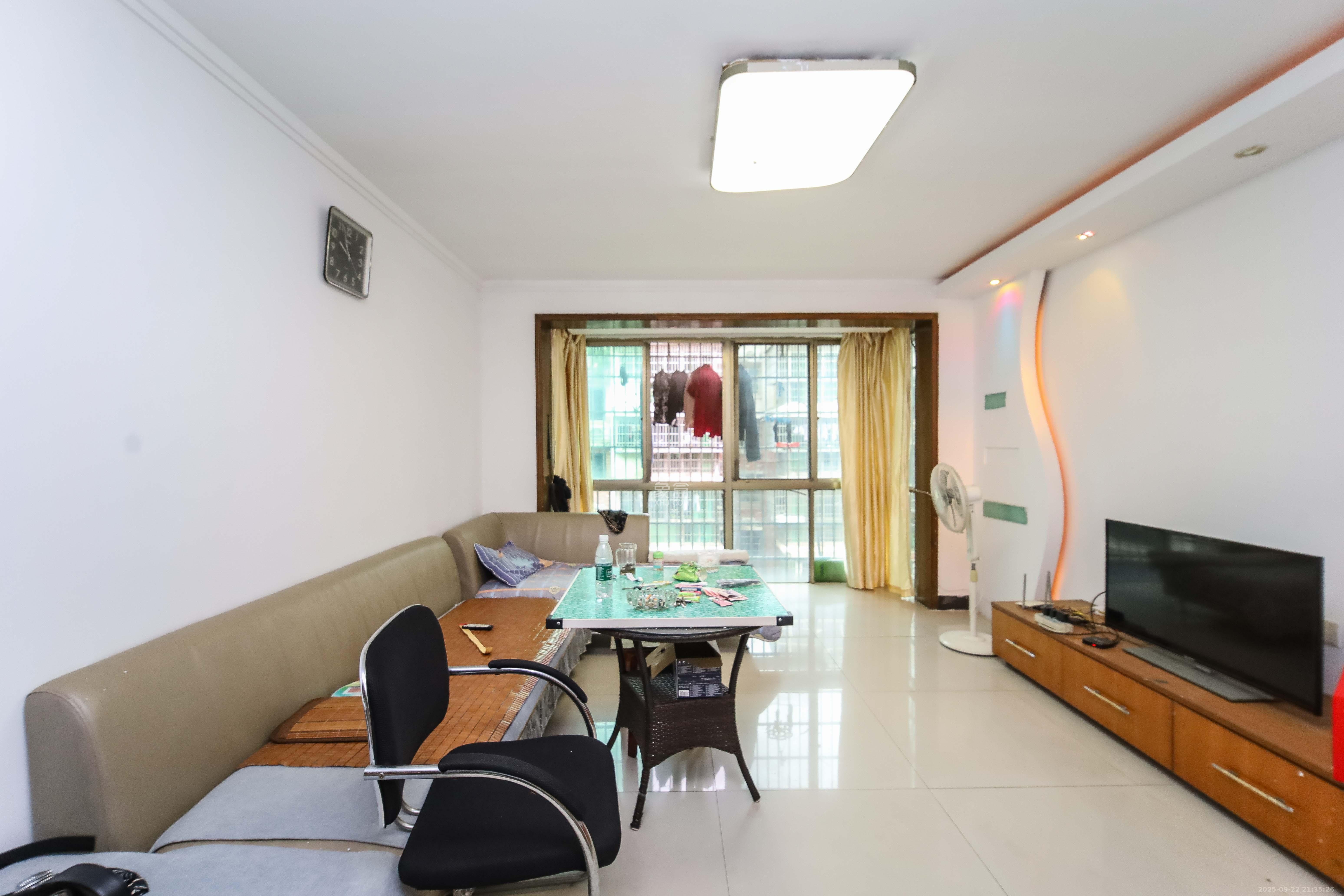 鑫湘佳园 2室2厅2卫 49.8万 鑫湘佳园 2室2厅2卫 49.8万客厅