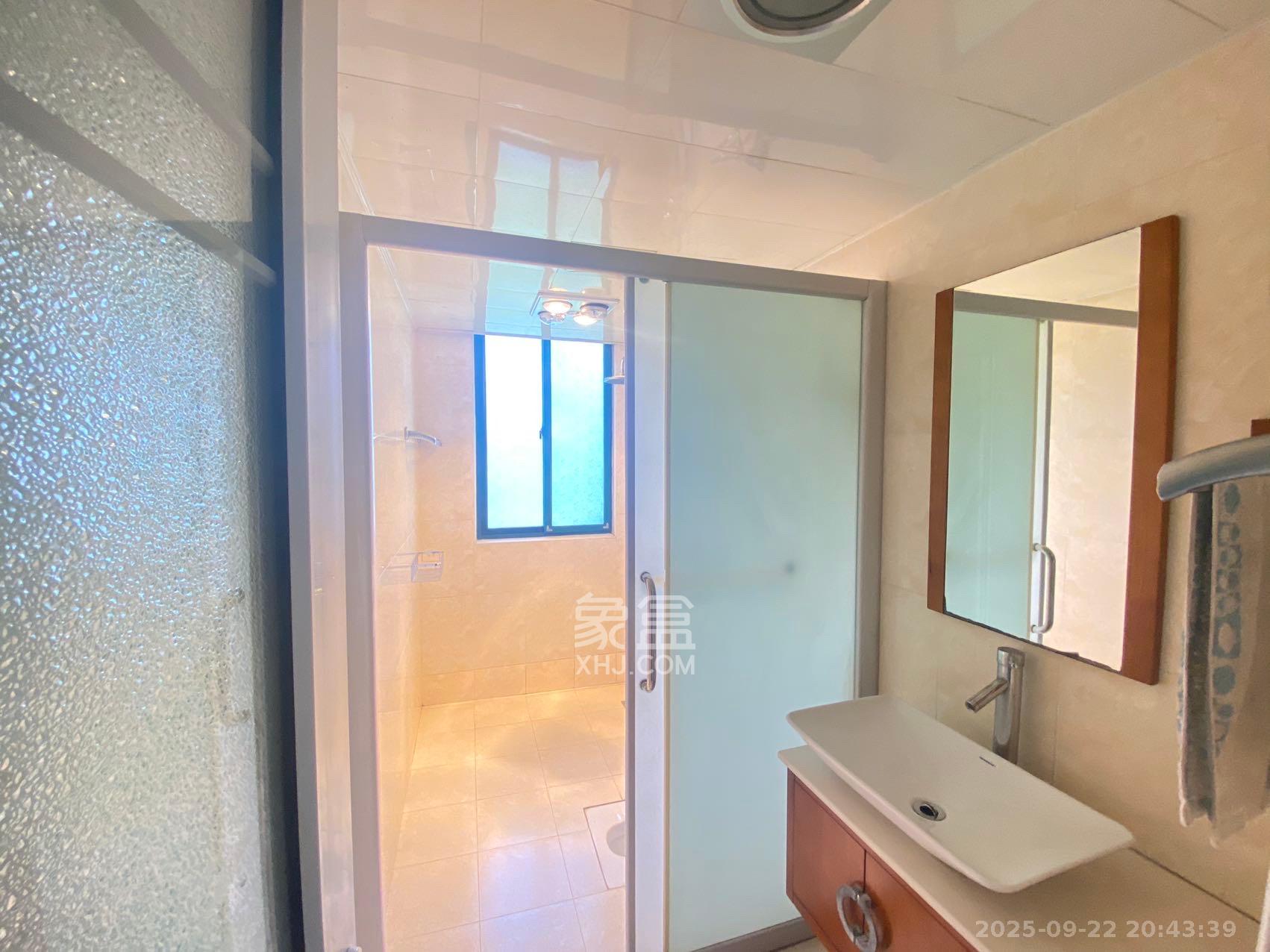 星城世家 4室2厅2卫 4200.0元/月 星城世家 4室2厅2卫 4200.0元/月室内图