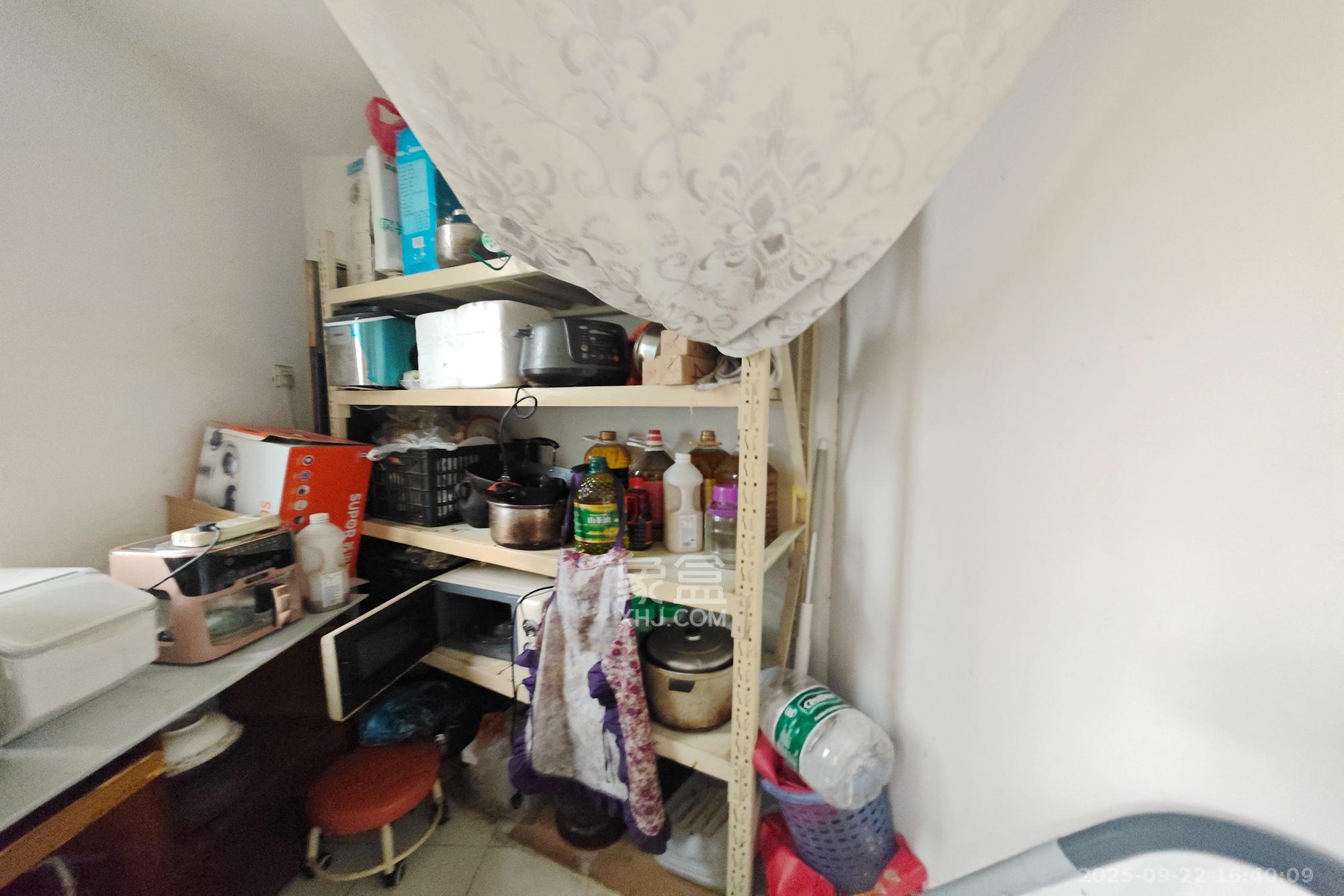 新城新世界一二三期 4室2厅2卫 135.0万 新城新世界一二三期 4室2厅2卫 135.0万阳台