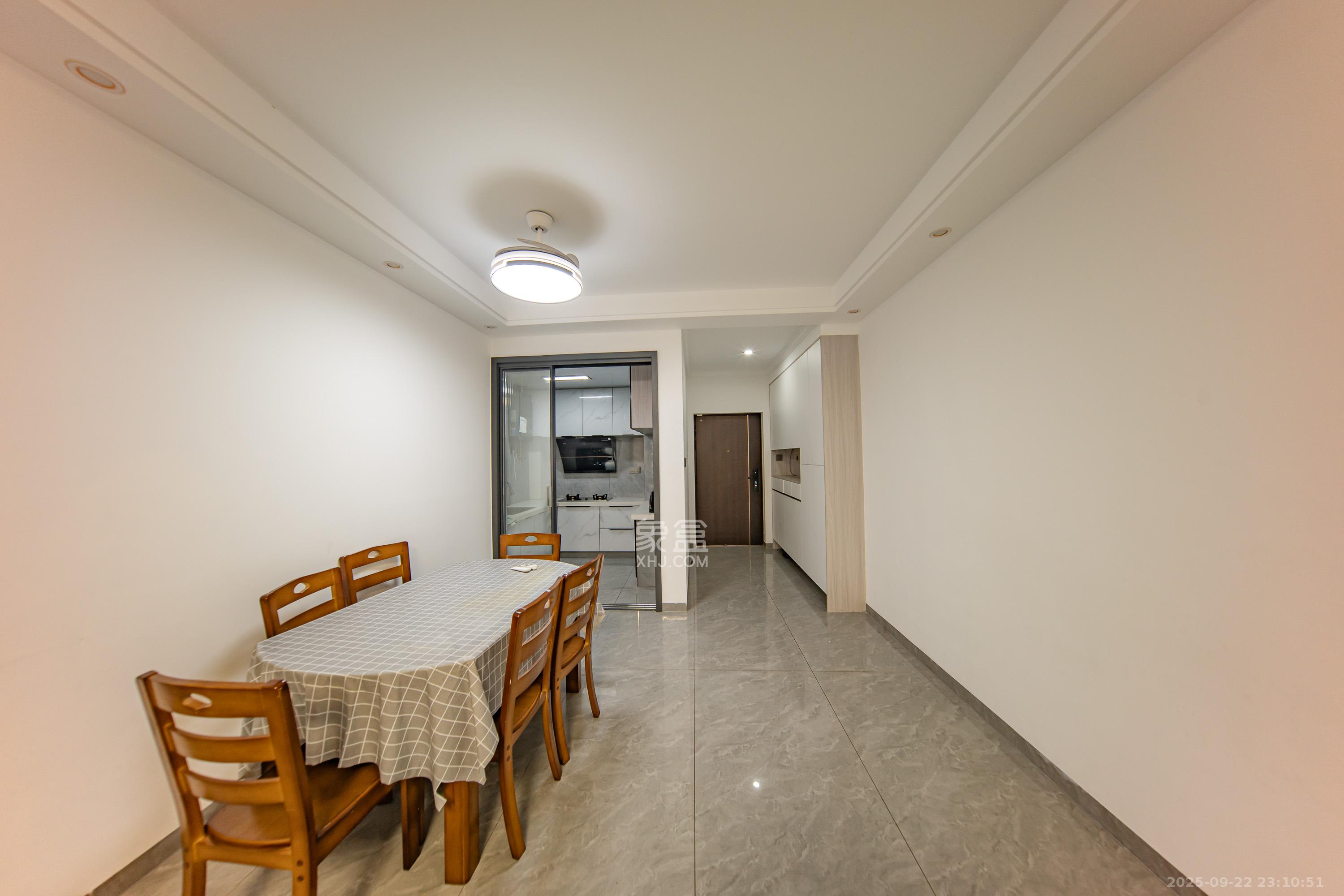 建投象山国际 3室2厅2卫 120.0万 建投象山国际 3室2厅2卫 120.0万客厅