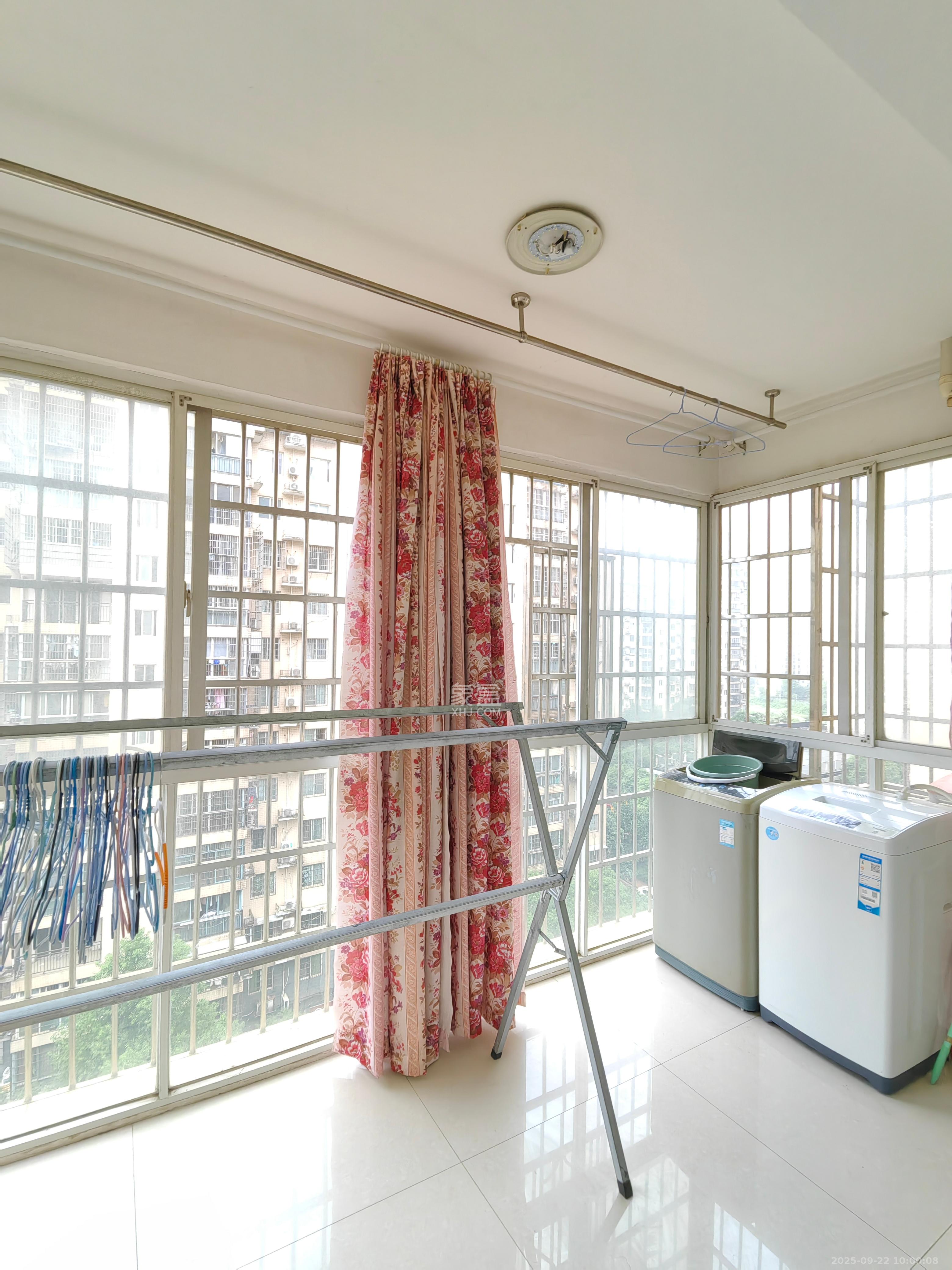 麓谷锦和园 3室2厅2卫 2100.0元/月 麓谷锦和园 3室2厅2卫 2100.0元/月室内图