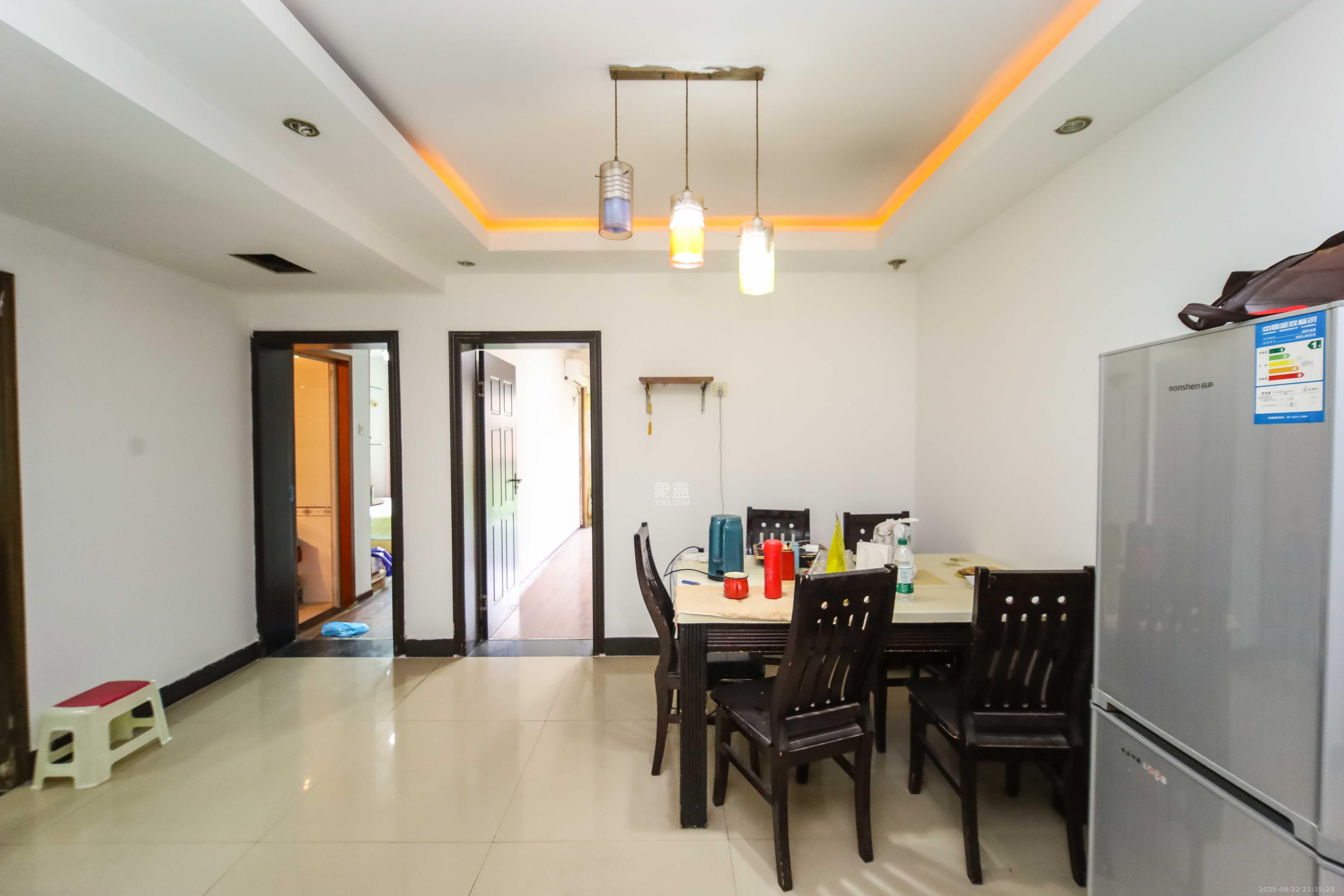 鑫湘佳园  2室2厅2卫    49.8万客厅