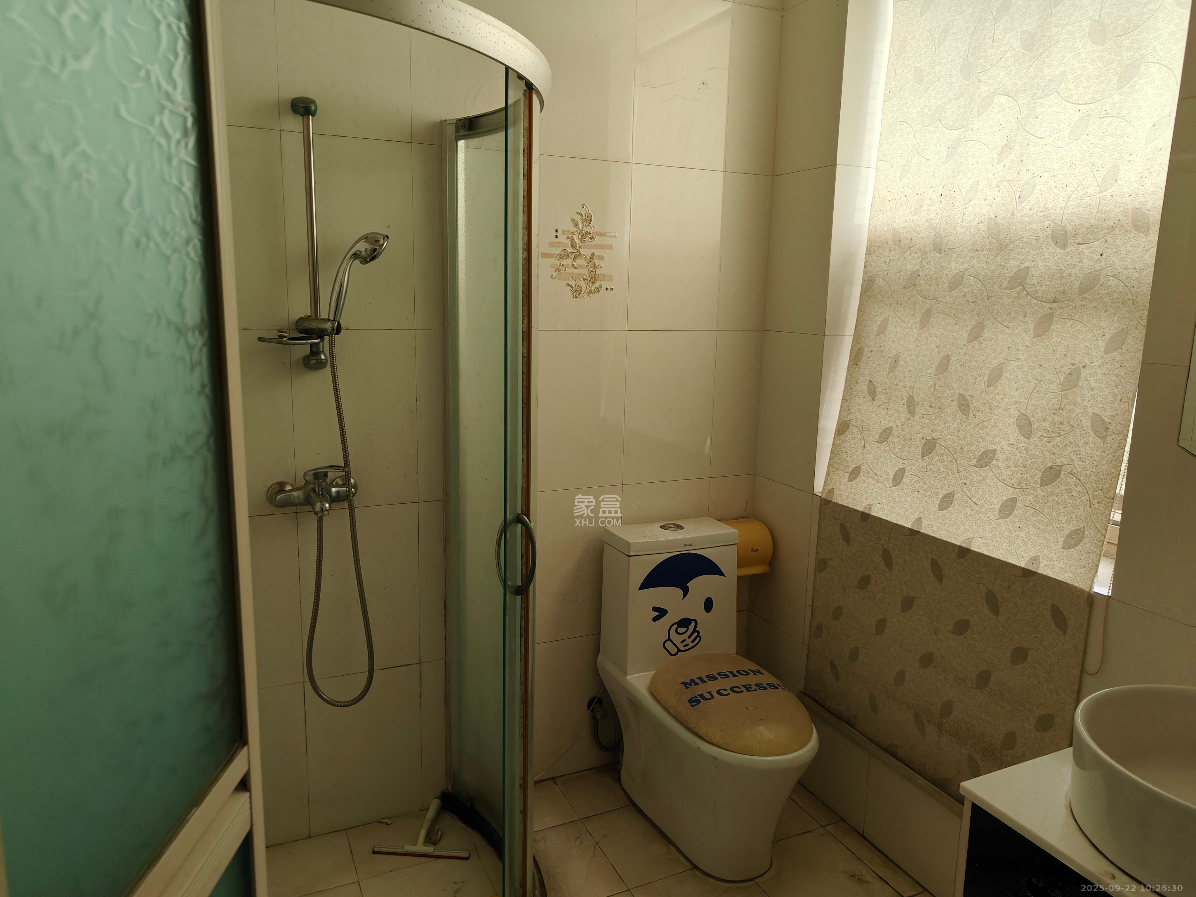 芙蓉公寓  3室2厅2卫    1800.0元/月室内图