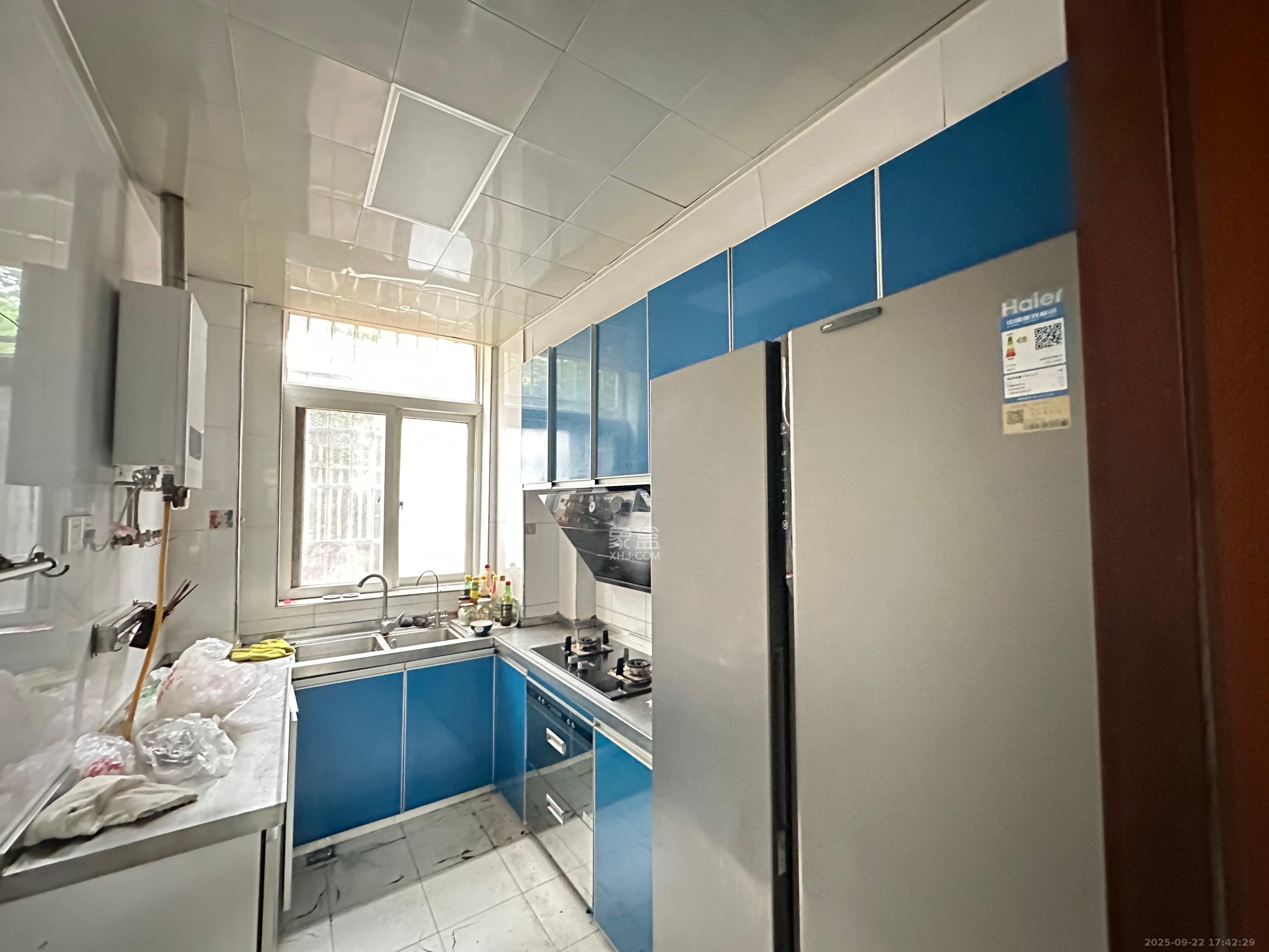 鄱阳小区 2室2厅1卫 1400.0元/月 鄱阳小区 2室2厅1卫 1400.0元/月室内图