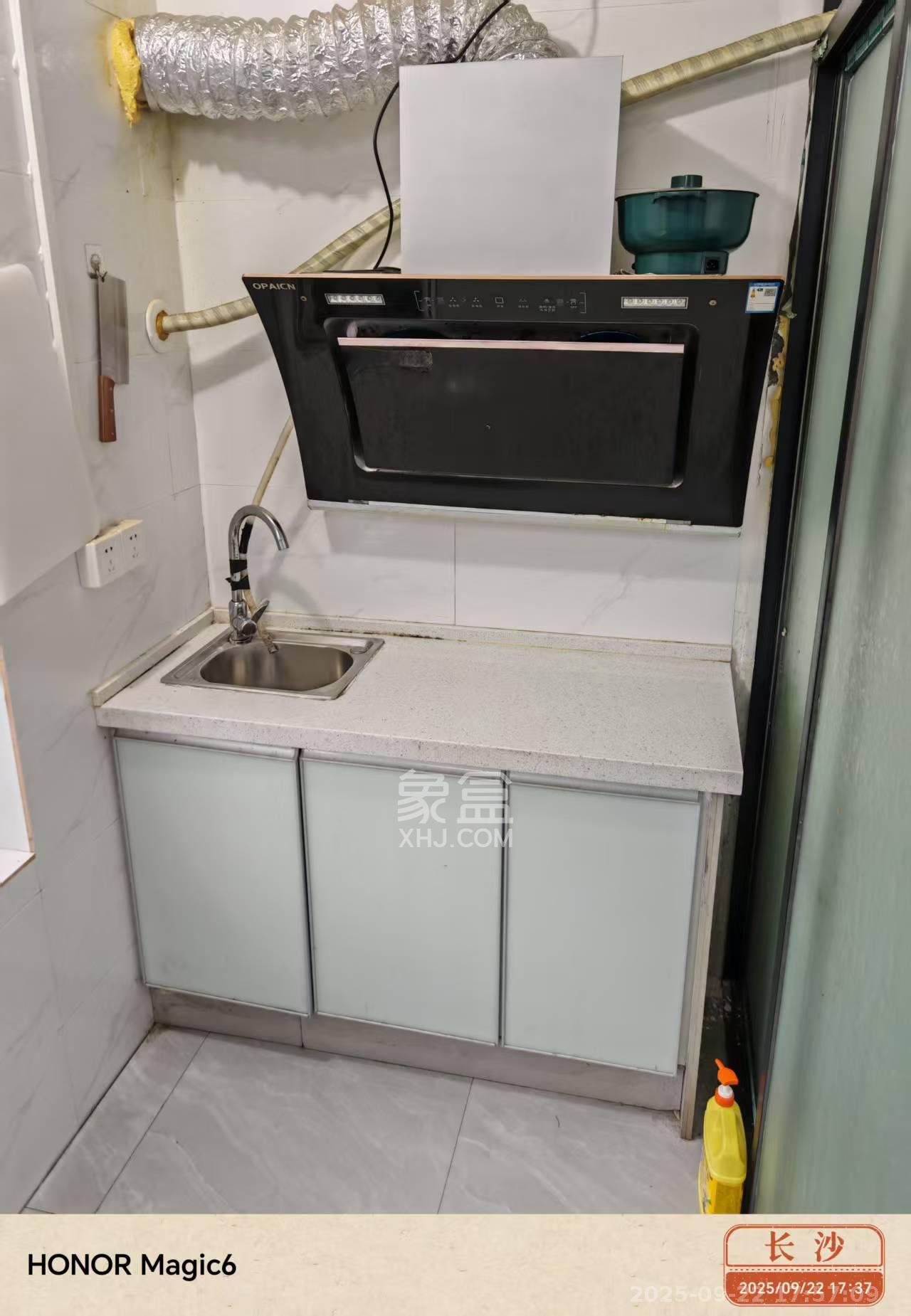 岳北社区 1室1厅1卫 1300.0元/月 岳北社区 1室1厅1卫 1300.0元/月室内图