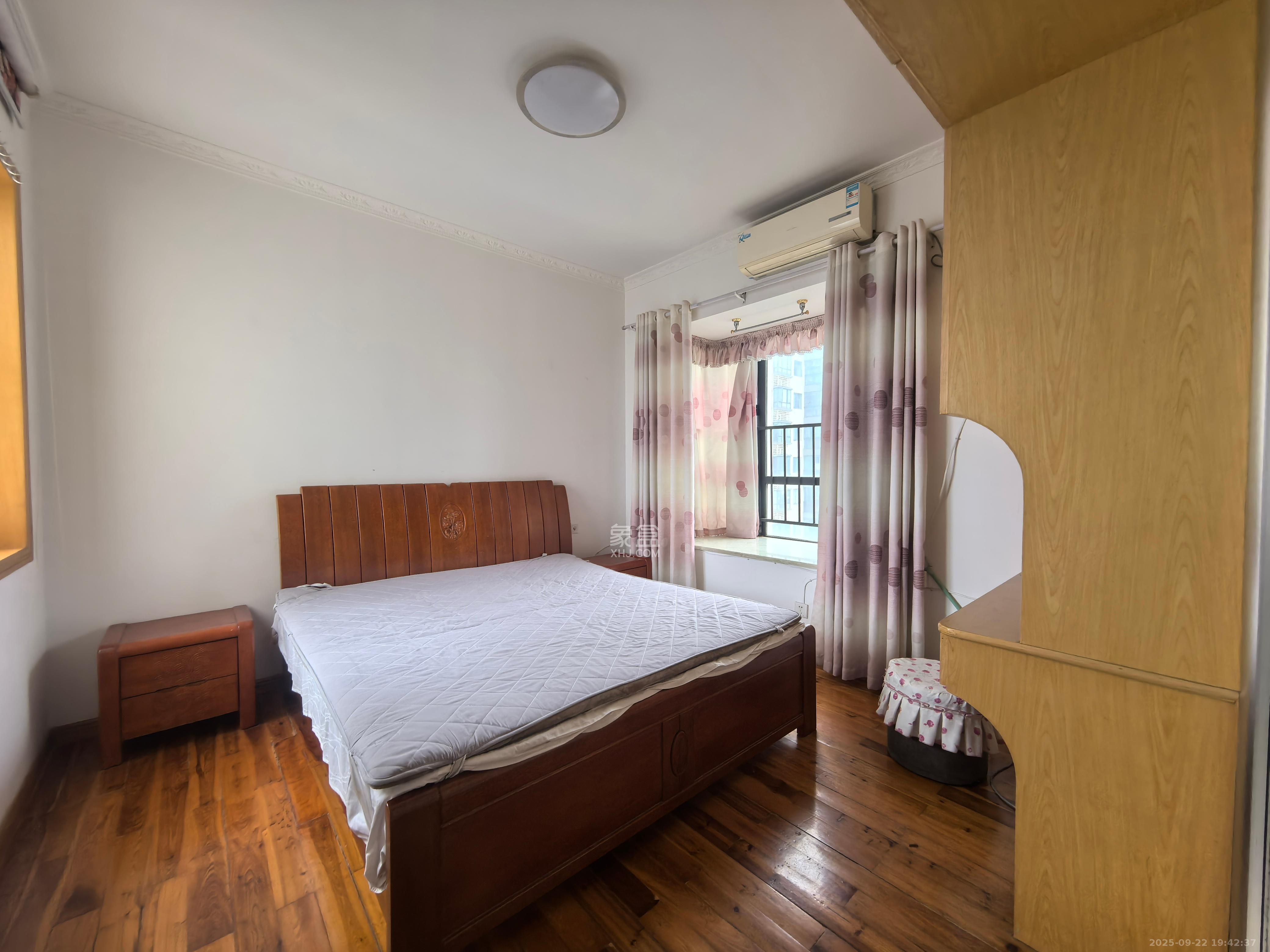 莱茵城 3室2厅1卫 2000.0元/月 莱茵城 3室2厅1卫 2000.0元/月室内图