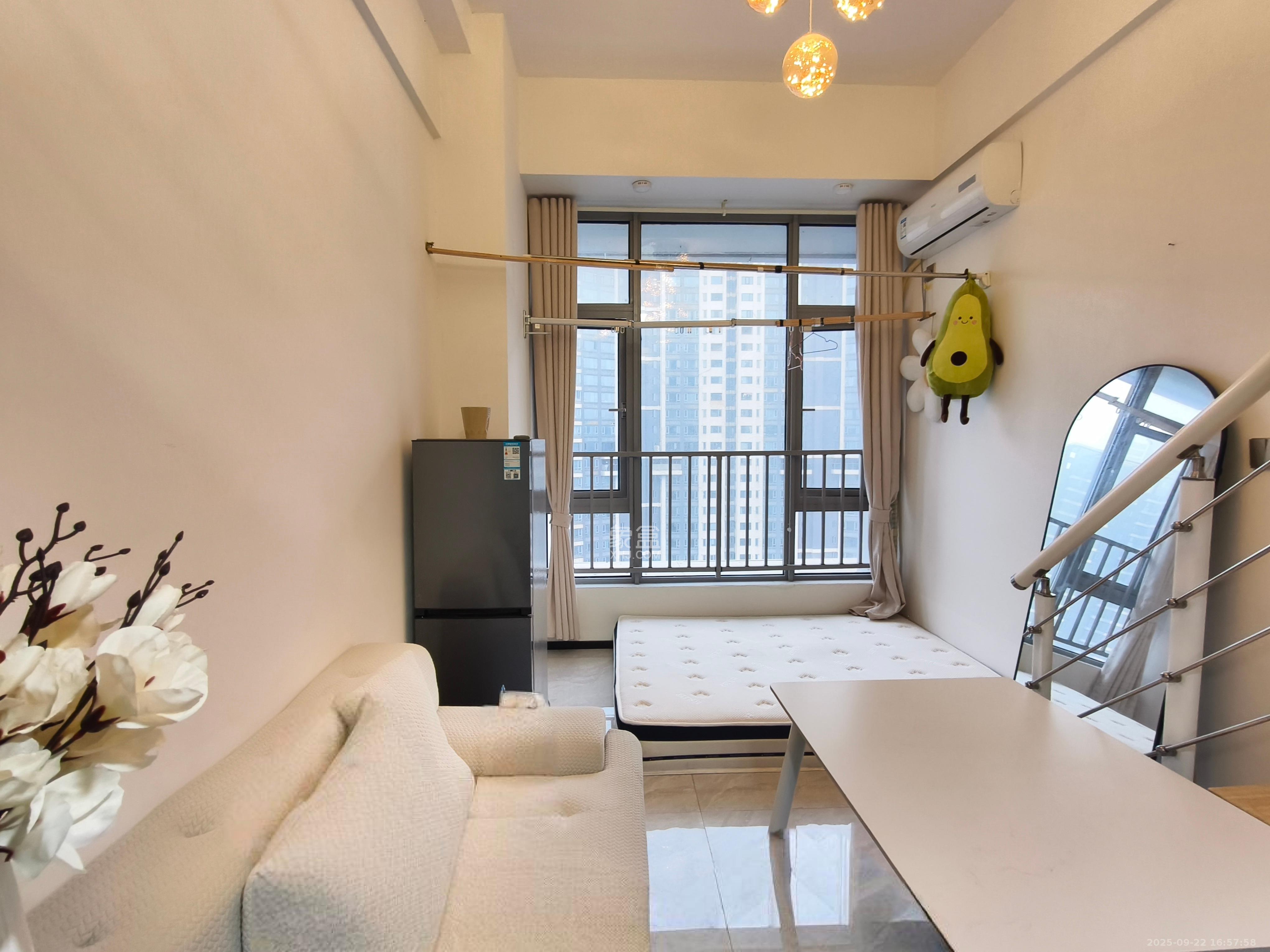 保利天禧EF区 1室1厅1卫 2100.0元/月 保利天禧EF区 1室1厅1卫 2100.0元/月室内图