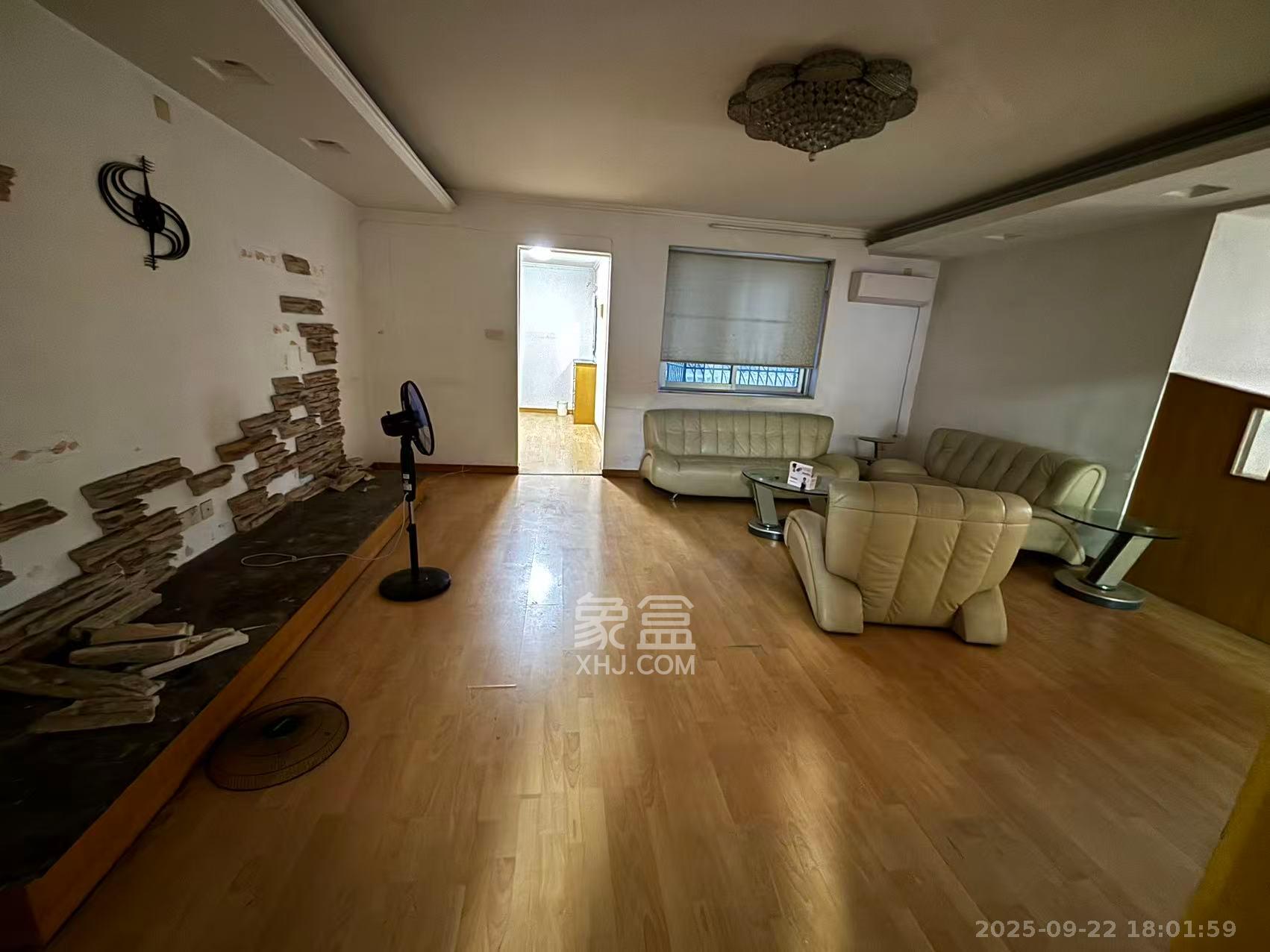 金球公寓  3室2厅2卫    3000.0元/月室内图