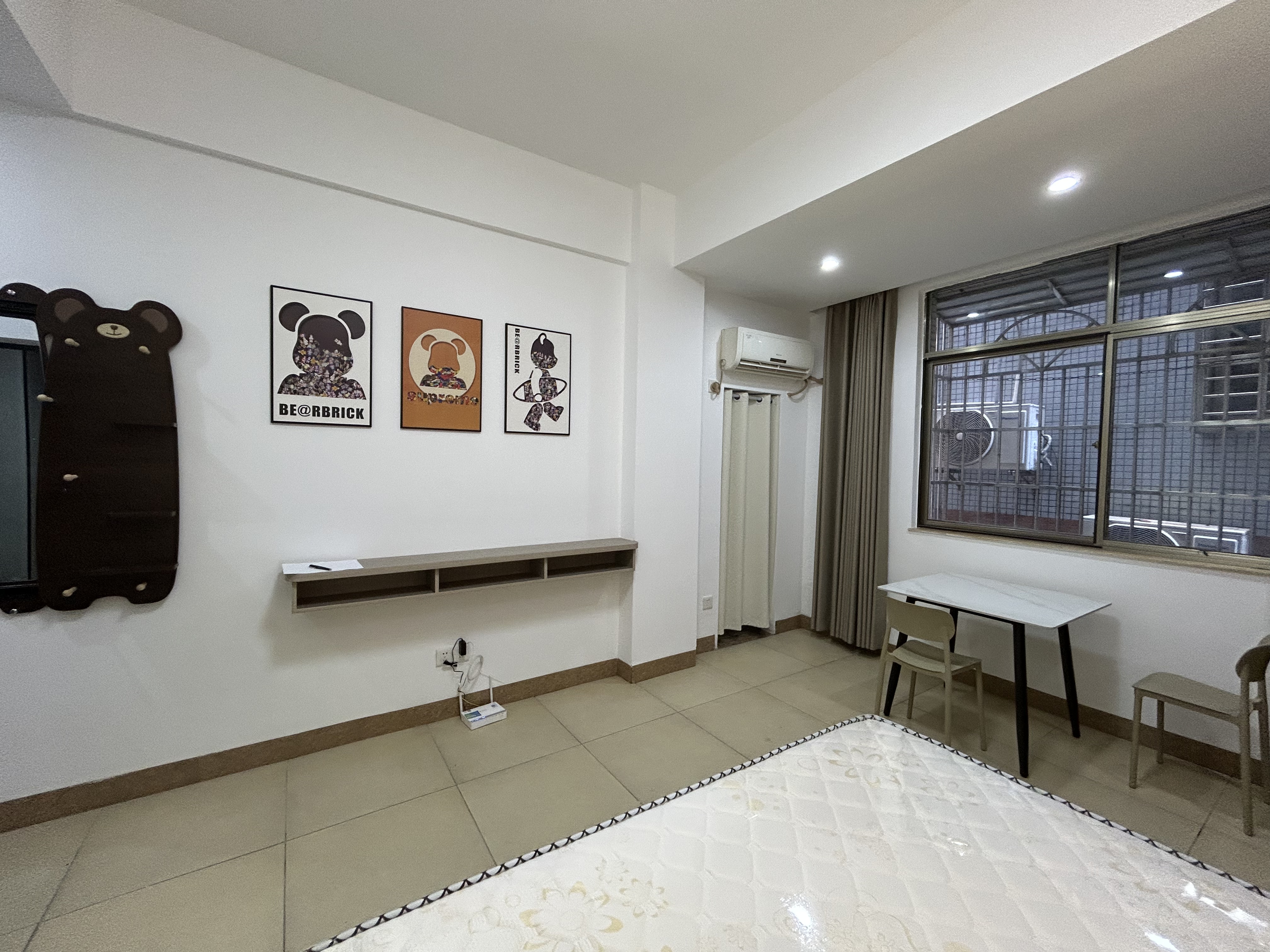 临轩阁公寓(龙湖）  1室0厅1卫    1200.0元/月室内图