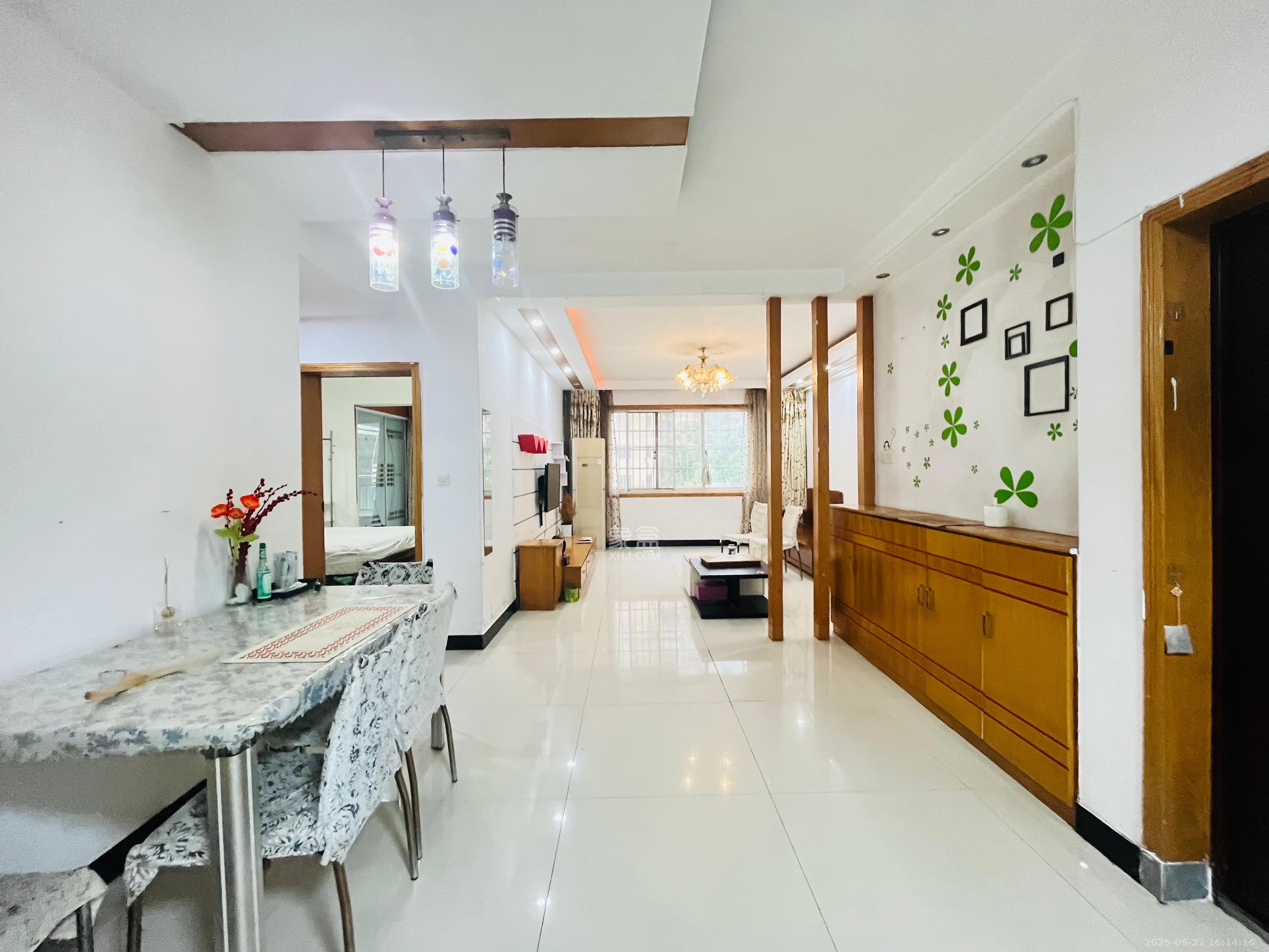 四季美景三期(四季美景水木轩) 2室2厅1卫 2400.0元/月 四季美景三期(四季美景水木轩) 2室2厅1卫 2400.0元/月室内图