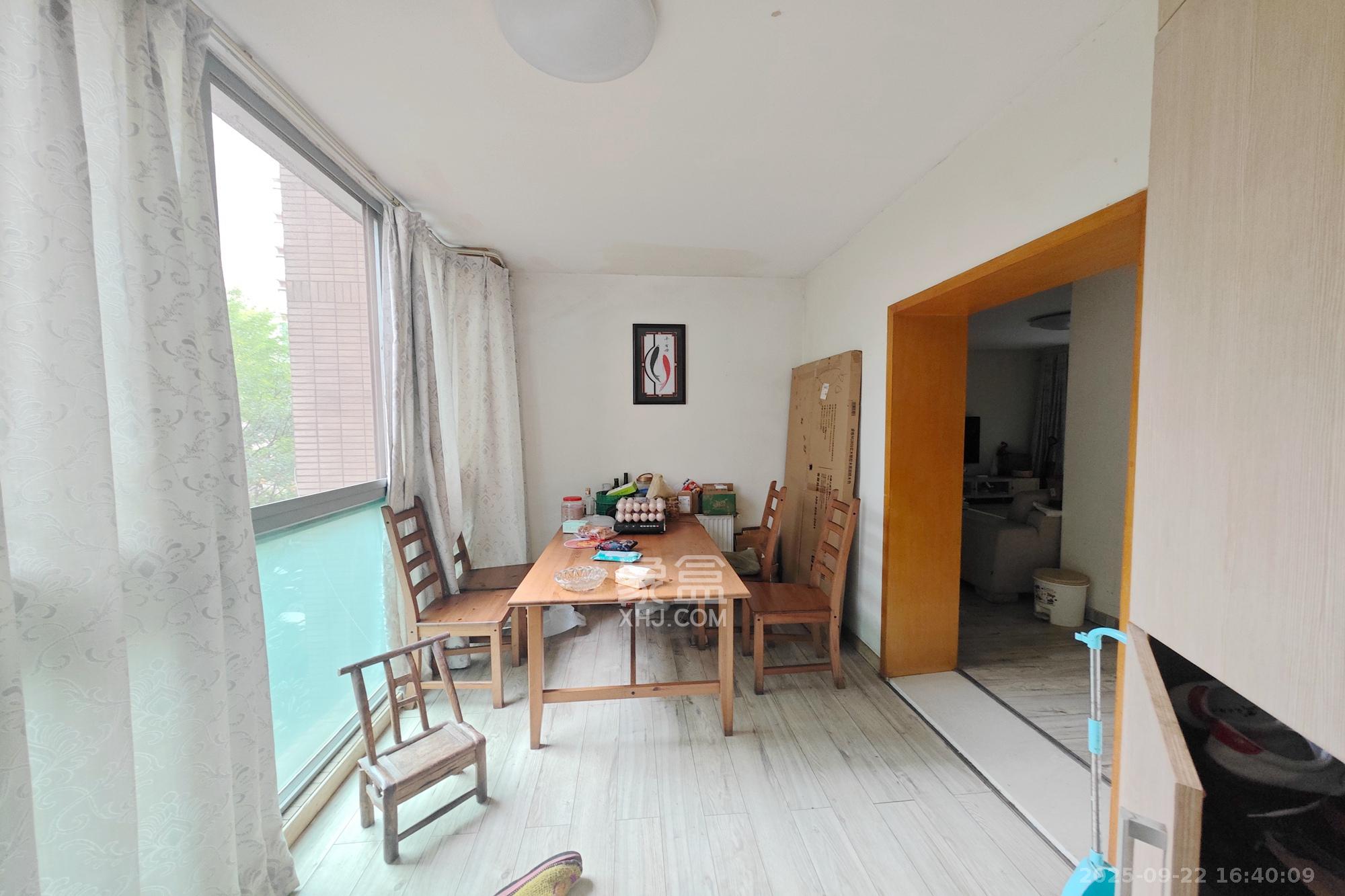 新城新世界一二三期 4室2厅2卫 135.0万 新城新世界一二三期 4室2厅2卫 135.0万阳台