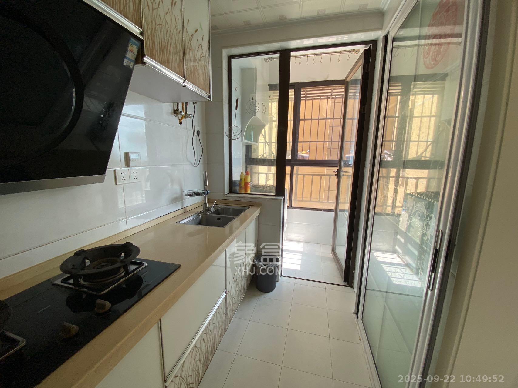 华润置地广场一期 3室2厅1卫 2300.0元/月 华润置地广场一期 3室2厅1卫 2300.0元/月室内图