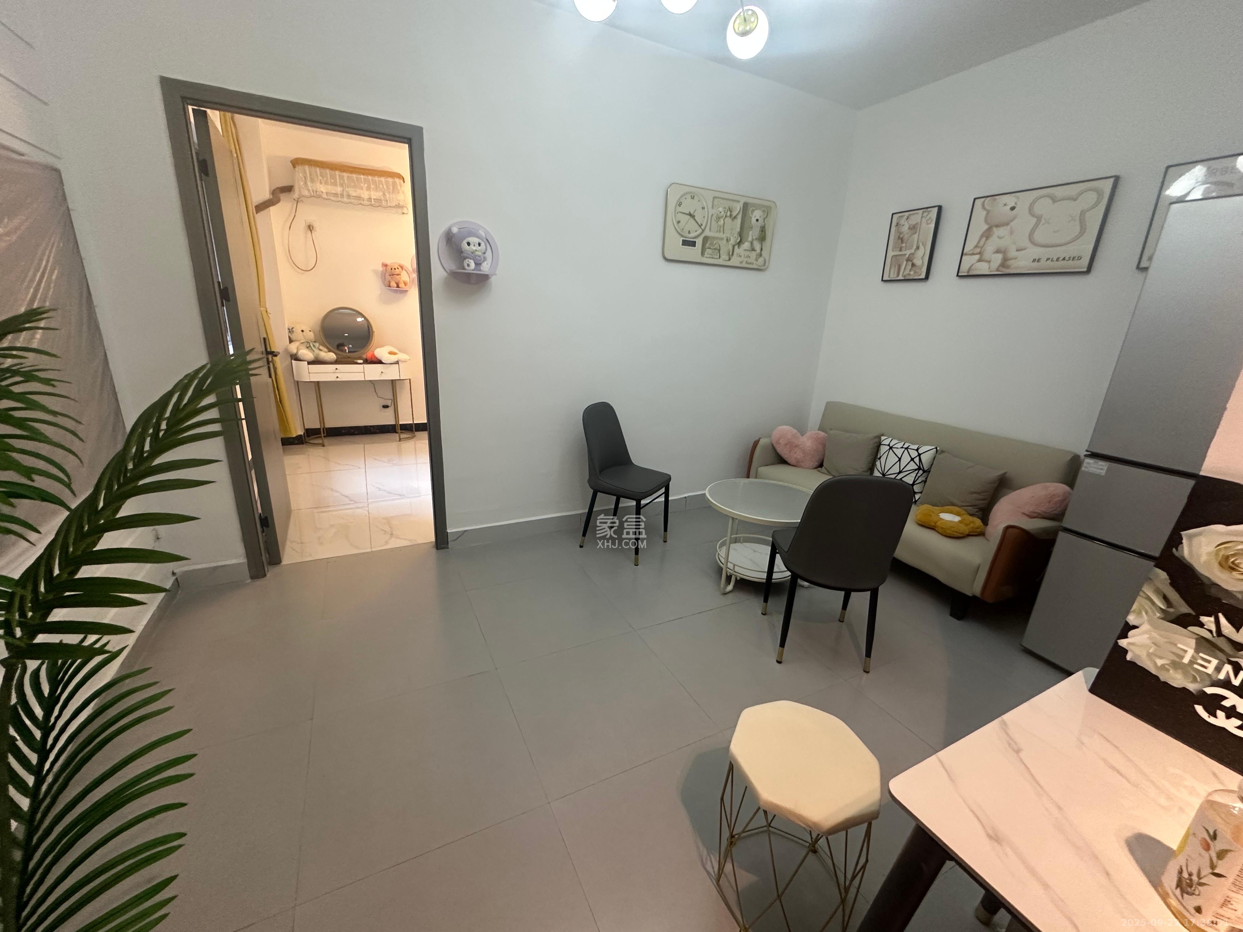 省电化教育馆宿舍(电教大厦) 5室2厅2卫 5000.0元/月 省电化教育馆宿舍(电教大厦) 5室2厅2卫 5000.0元/月室内图