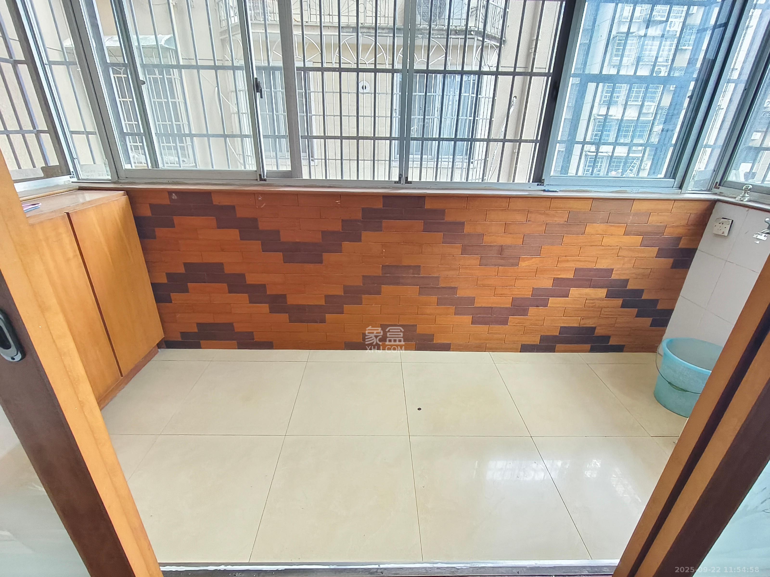 恩瑞公寓  3室2厅2卫    2300.0元/月室内图