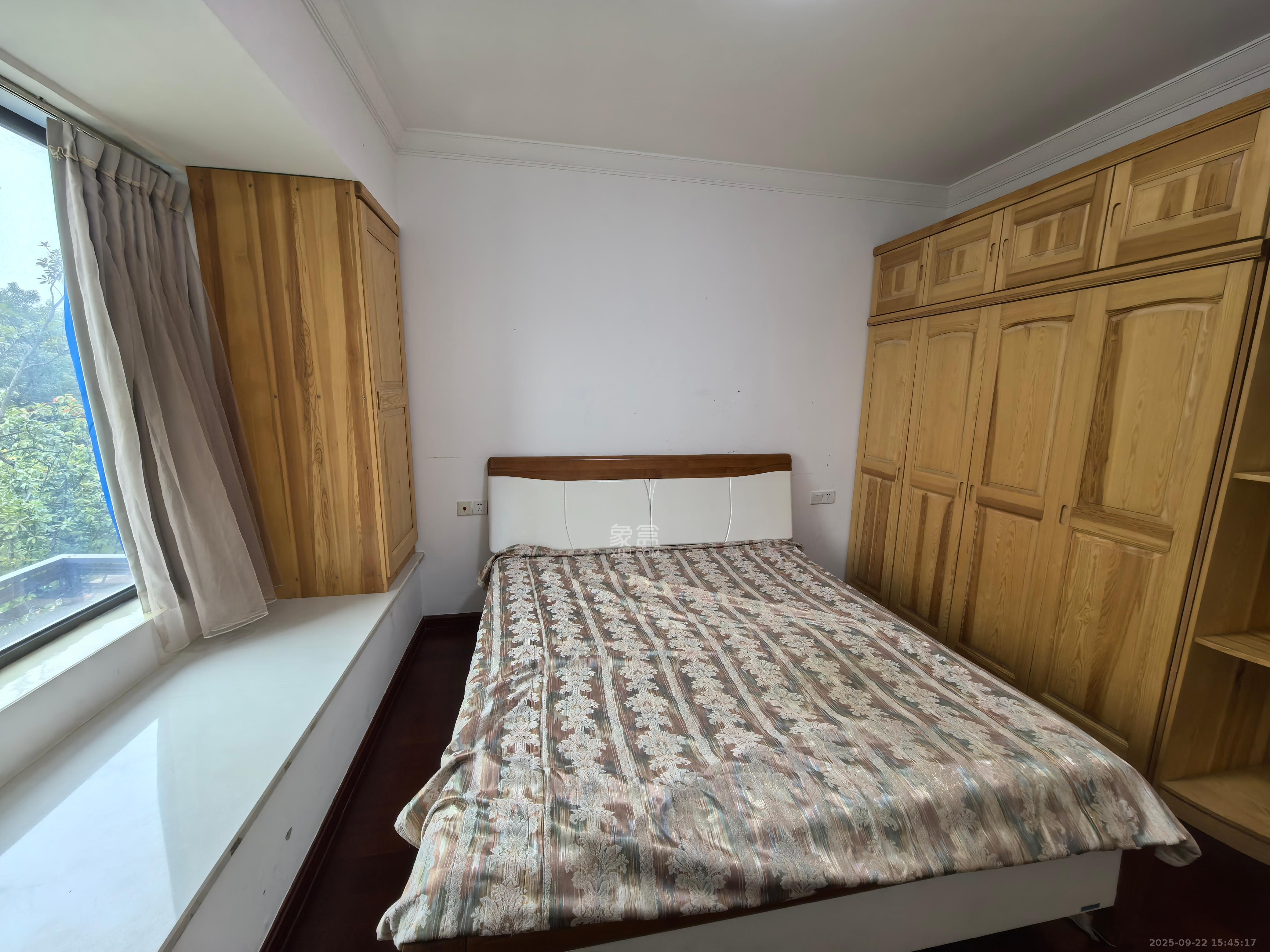 中海新城熙岸（中信新城五期）  3室2厅1卫    2000.0元/月室内图