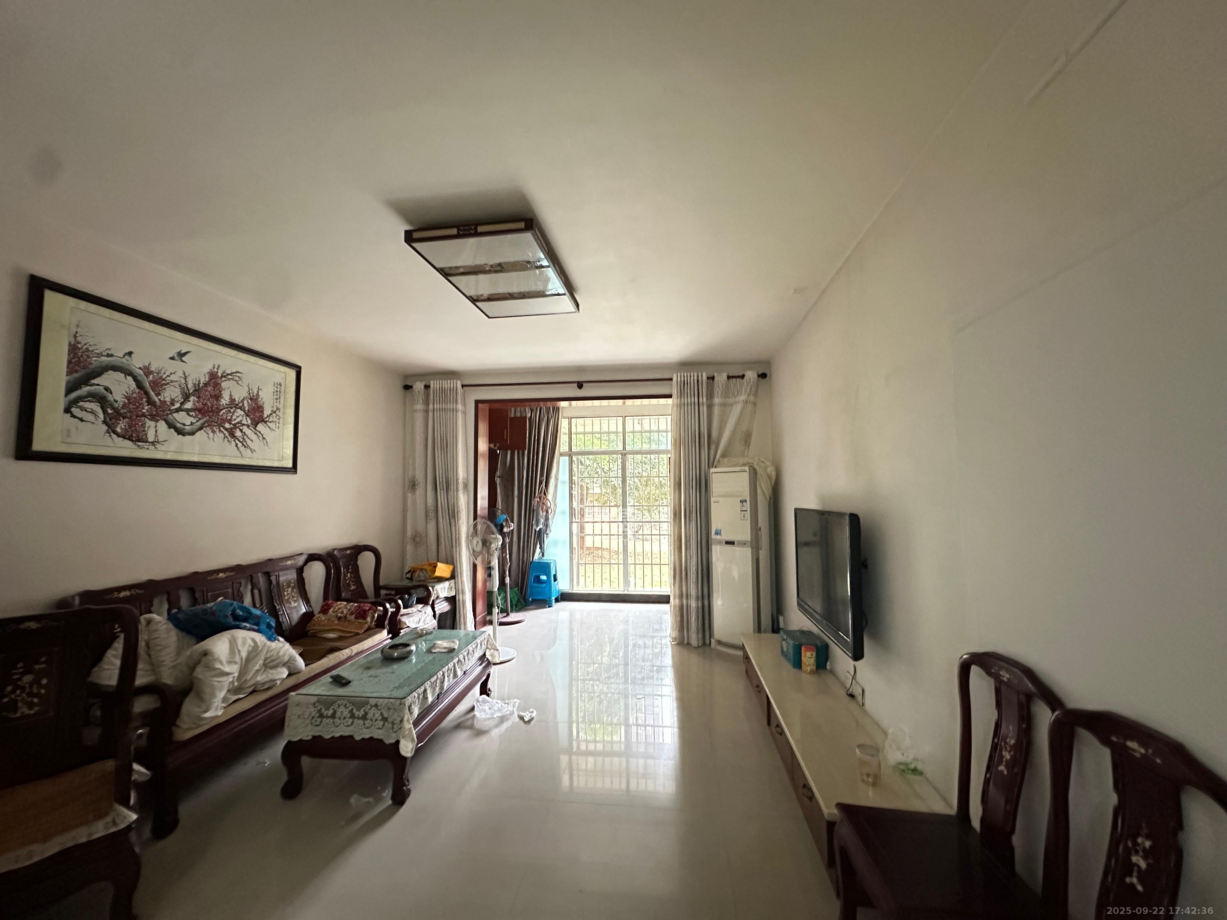 鄱阳小区 2室2厅1卫 1400.0元/月 鄱阳小区 2室2厅1卫 1400.0元/月室内图