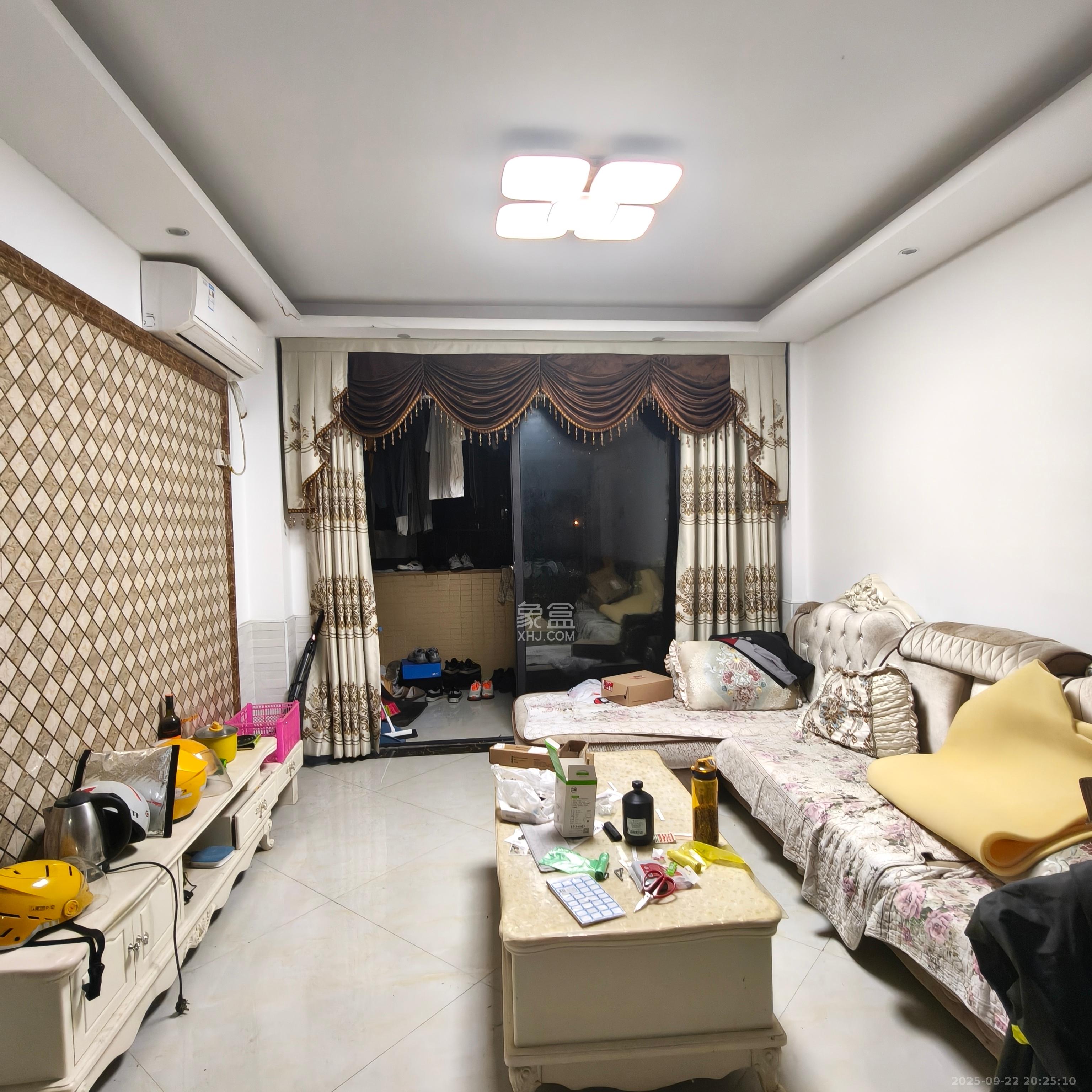 康斯丹郡(融程领秀佳园)  3室2厅1卫    2200.0元/月 康斯丹郡(融程领秀佳园)  3室2厅1卫    2200.0元/月