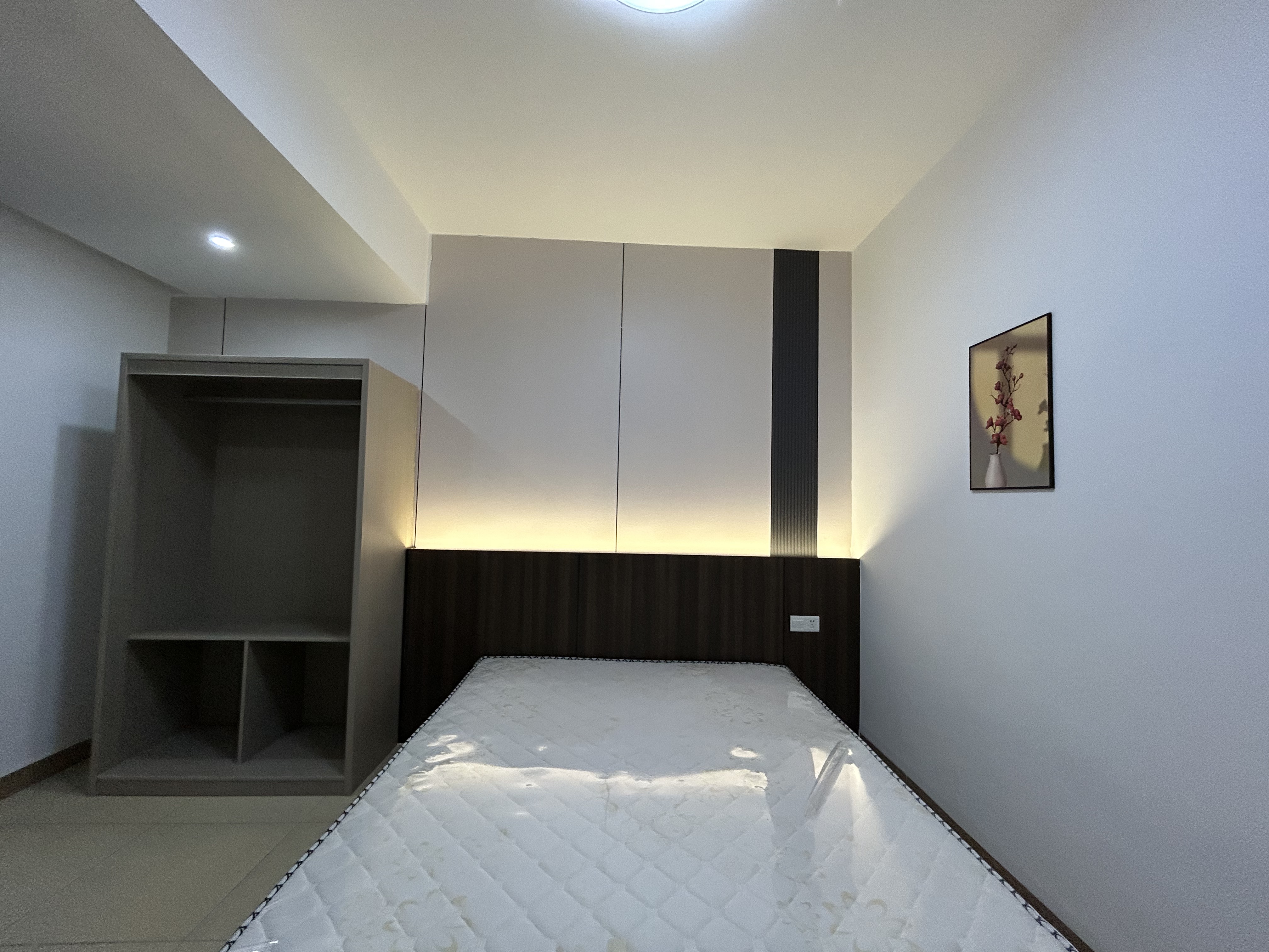 临轩阁公寓(龙湖）  1室0厅1卫    1200.0元/月室内图