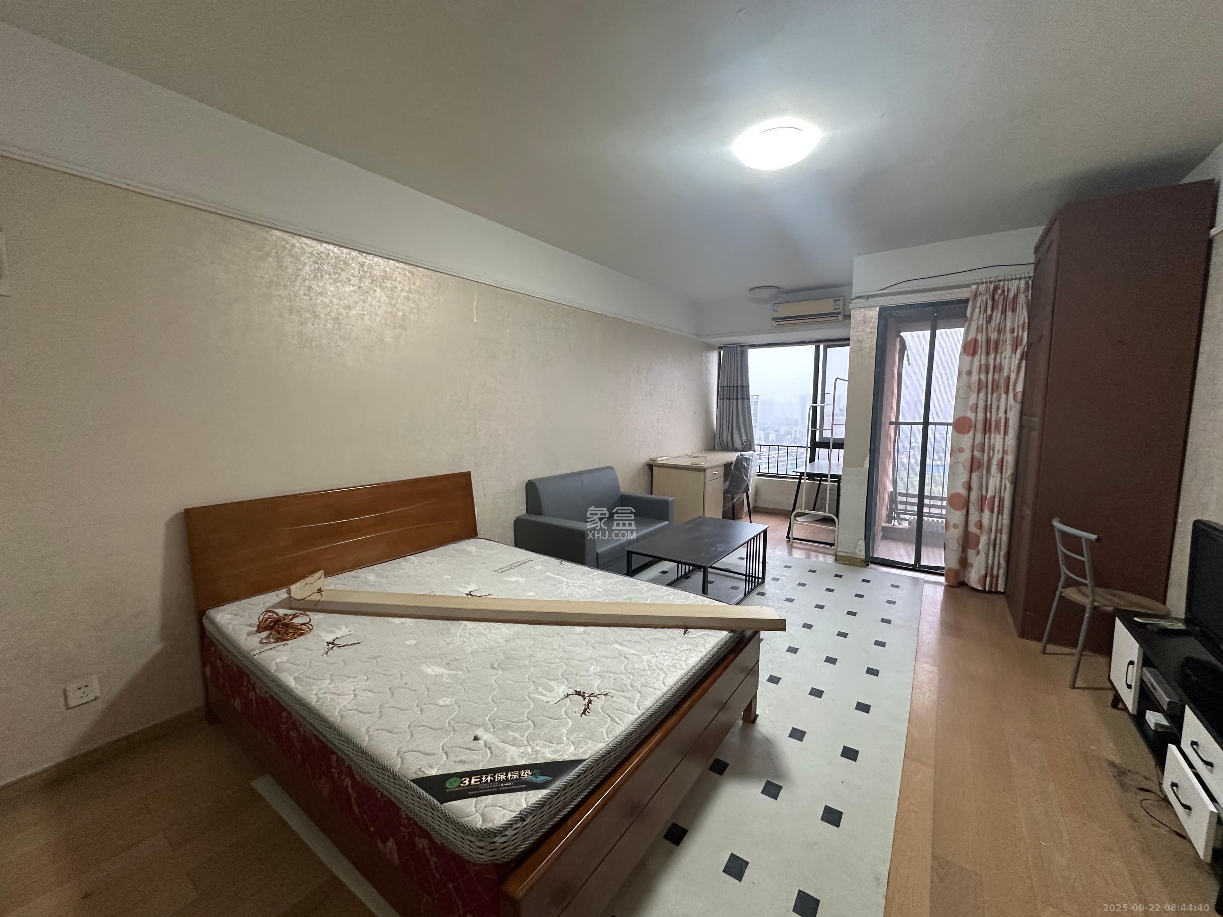 万科金色家园  1室1厅1卫    1300.0元/月 万科金色家园  1室1厅1卫    1300.0元/月